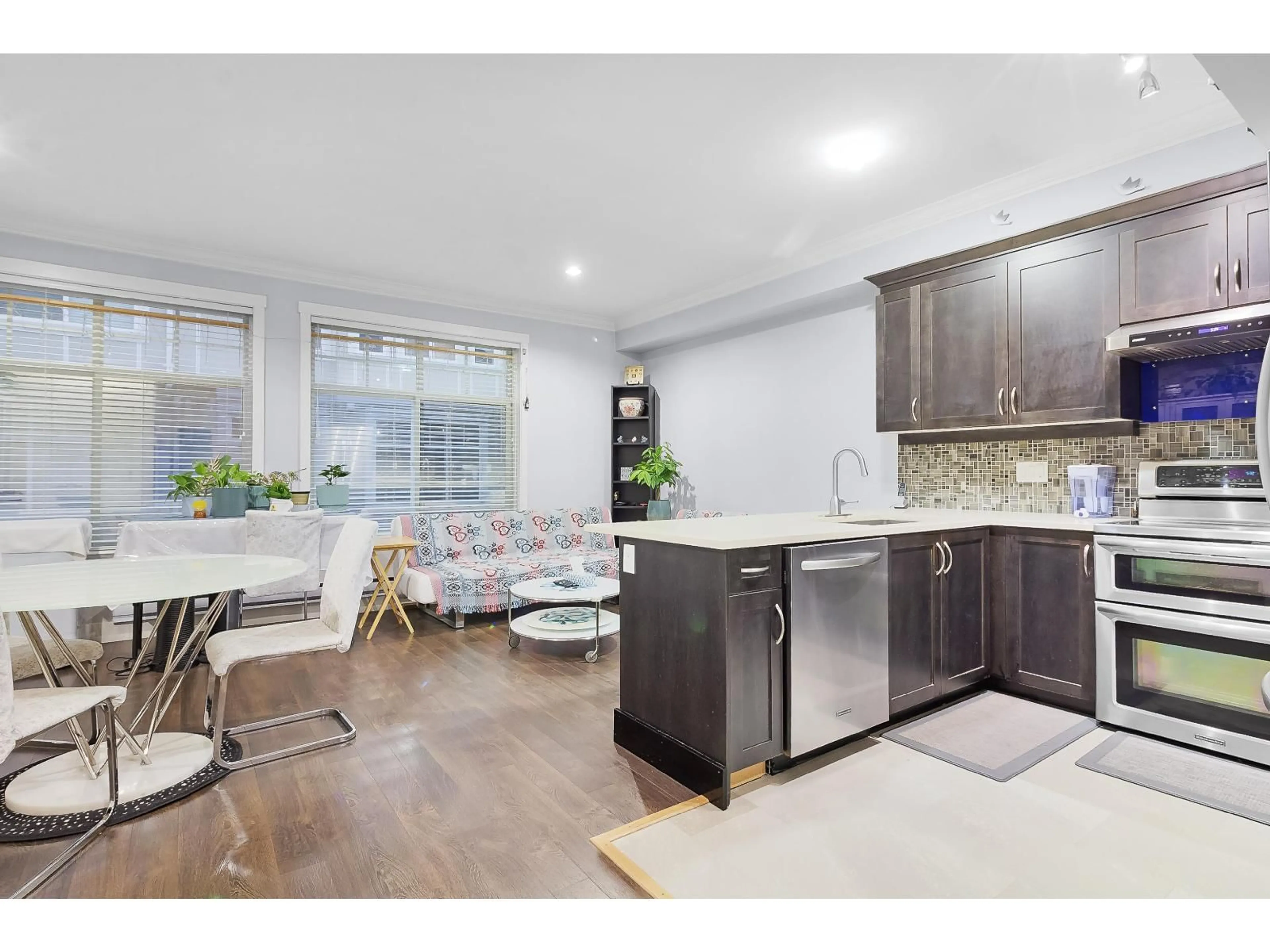 Open concept kitchen, unknown for 35 - 12775 63, Surrey British Columbia V3X0E9