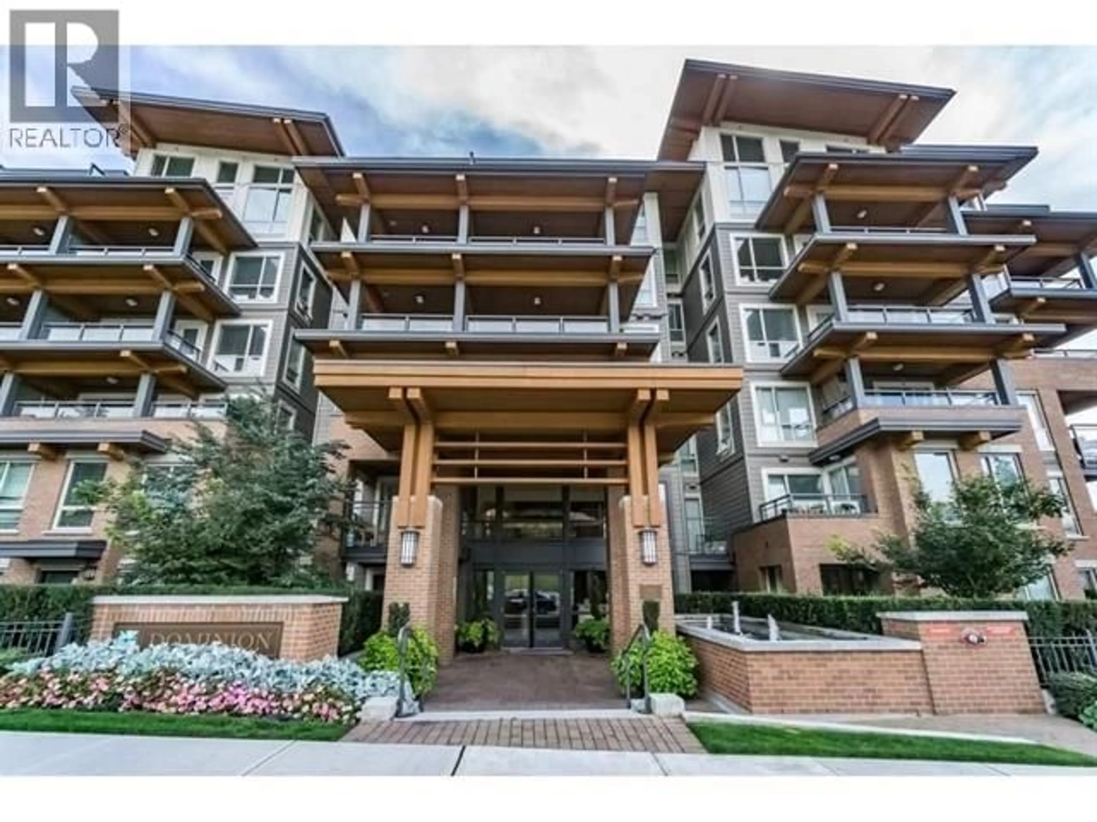 Indoor foyer for 510 - 500 ROYAL AVENUE, New Westminster British Columbia V3L0G5