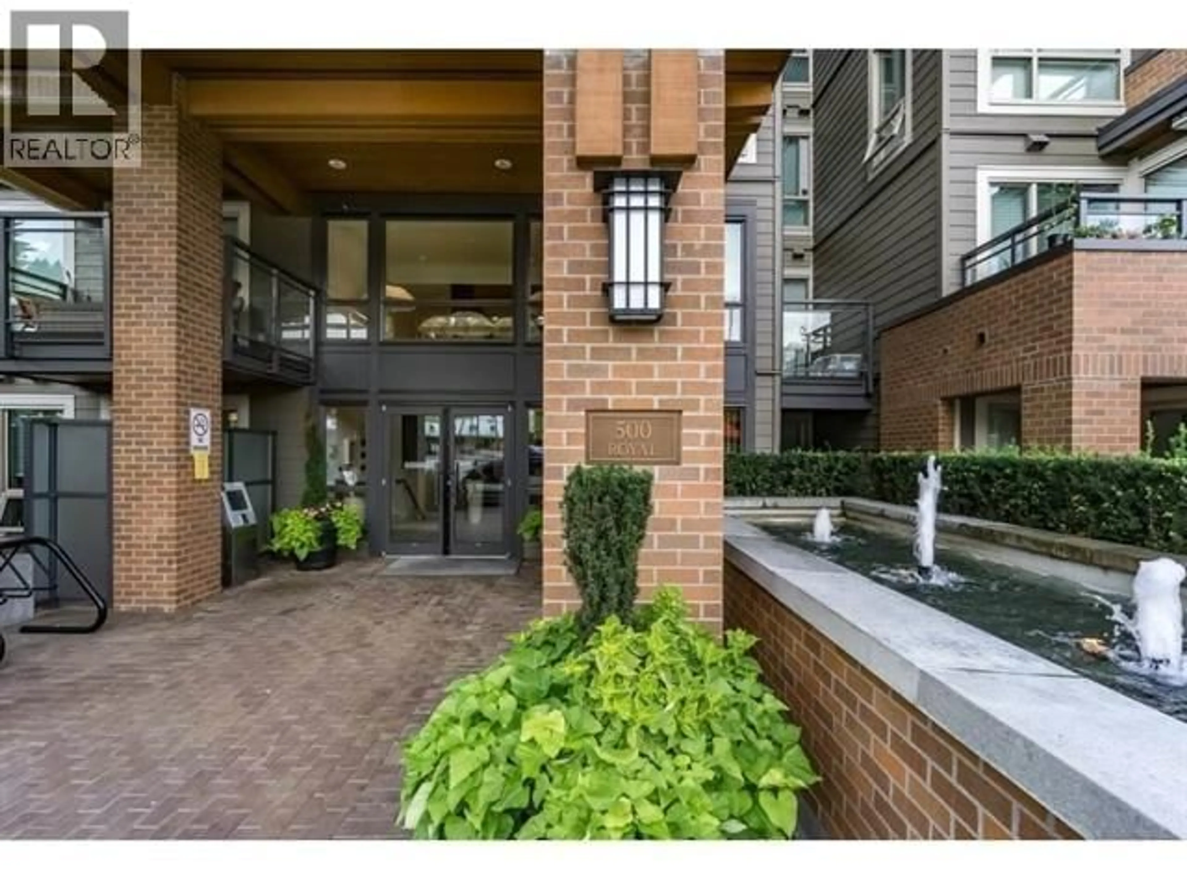 Indoor foyer for 510 - 500 ROYAL AVENUE, New Westminster British Columbia V3L0G5