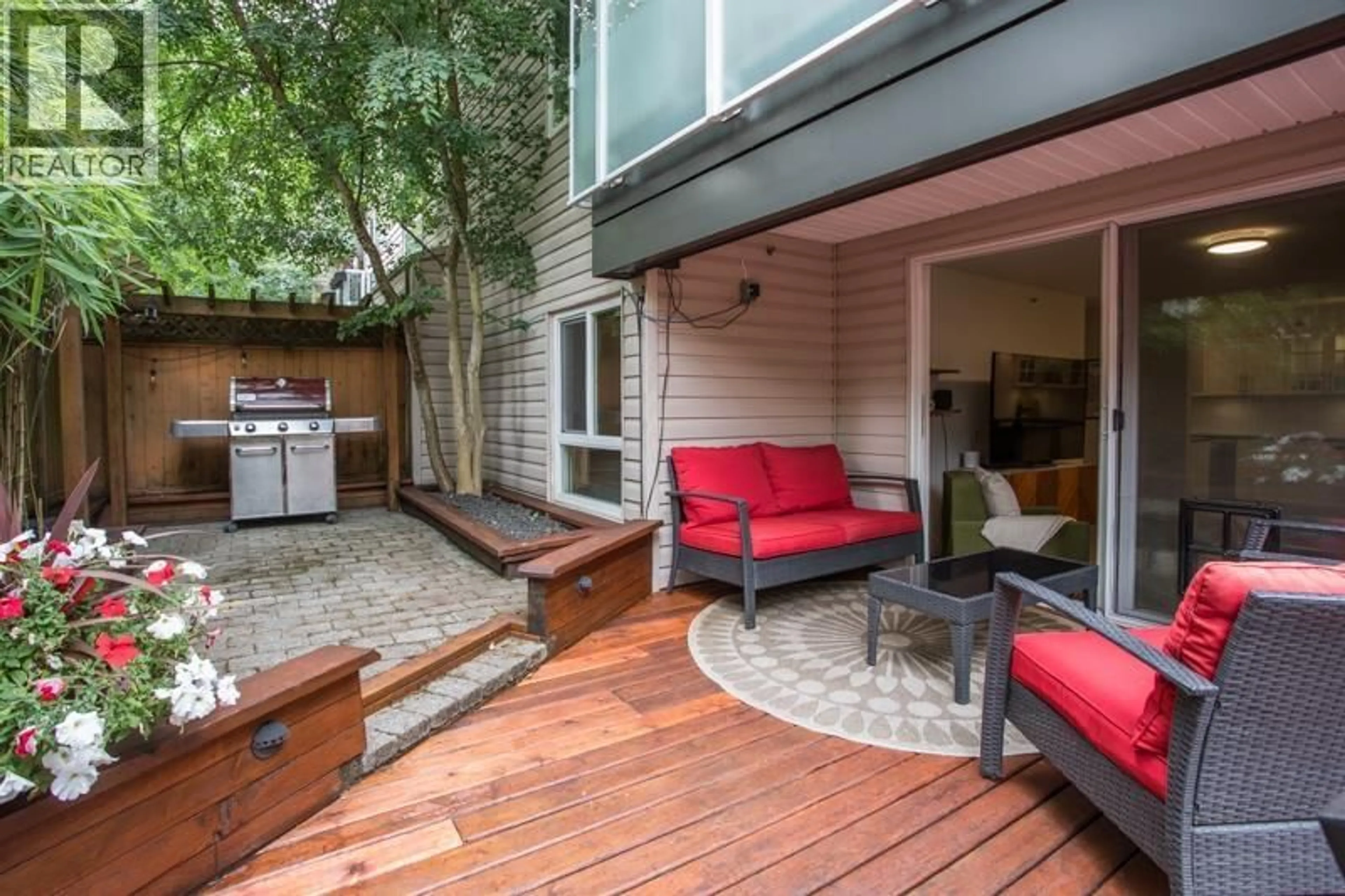 Patio, street for 105 - 825 7TH AVENUE, Vancouver British Columbia V5T1P4