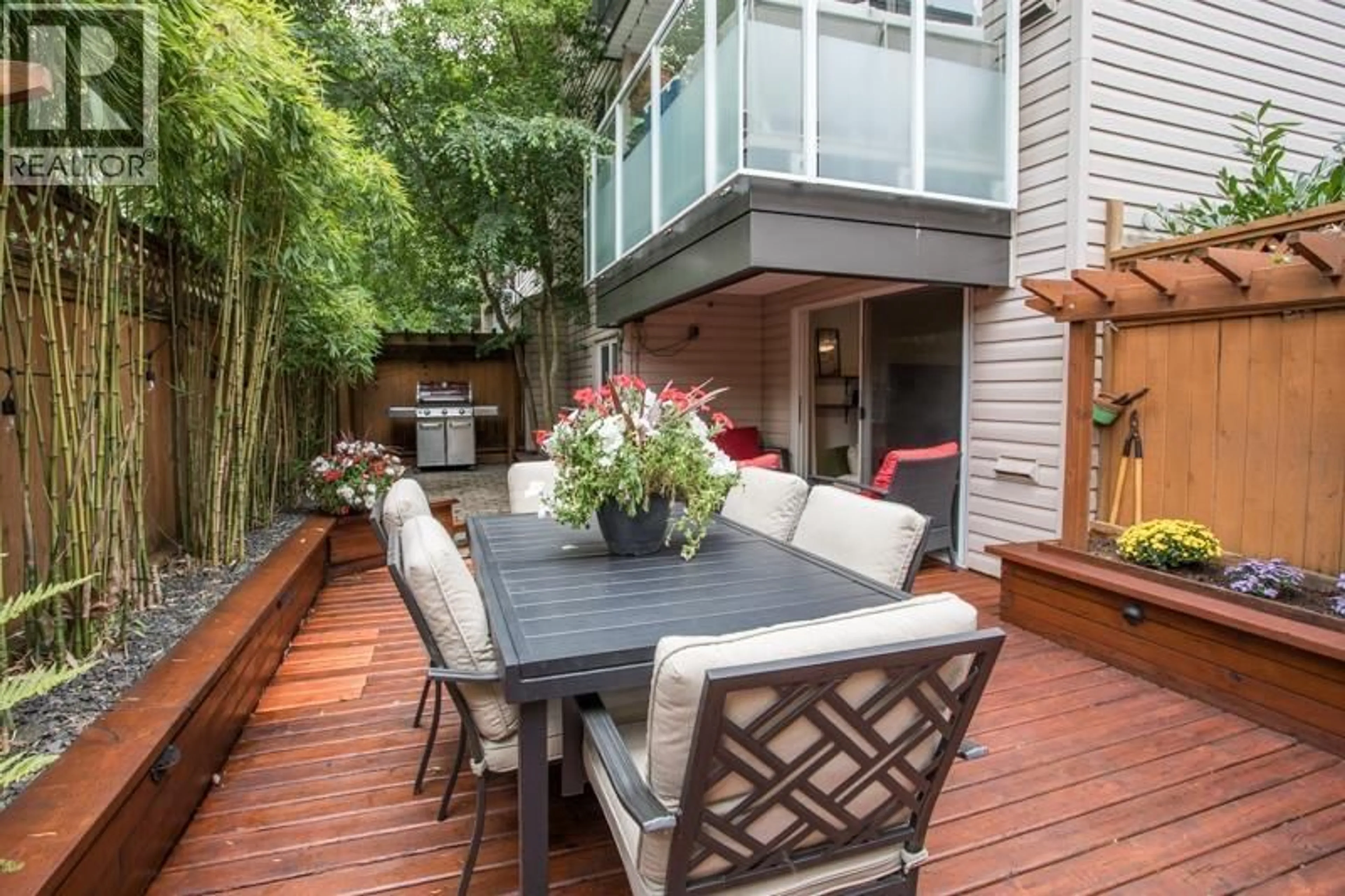 Patio, street for 105 - 825 7TH AVENUE, Vancouver British Columbia V5T1P4