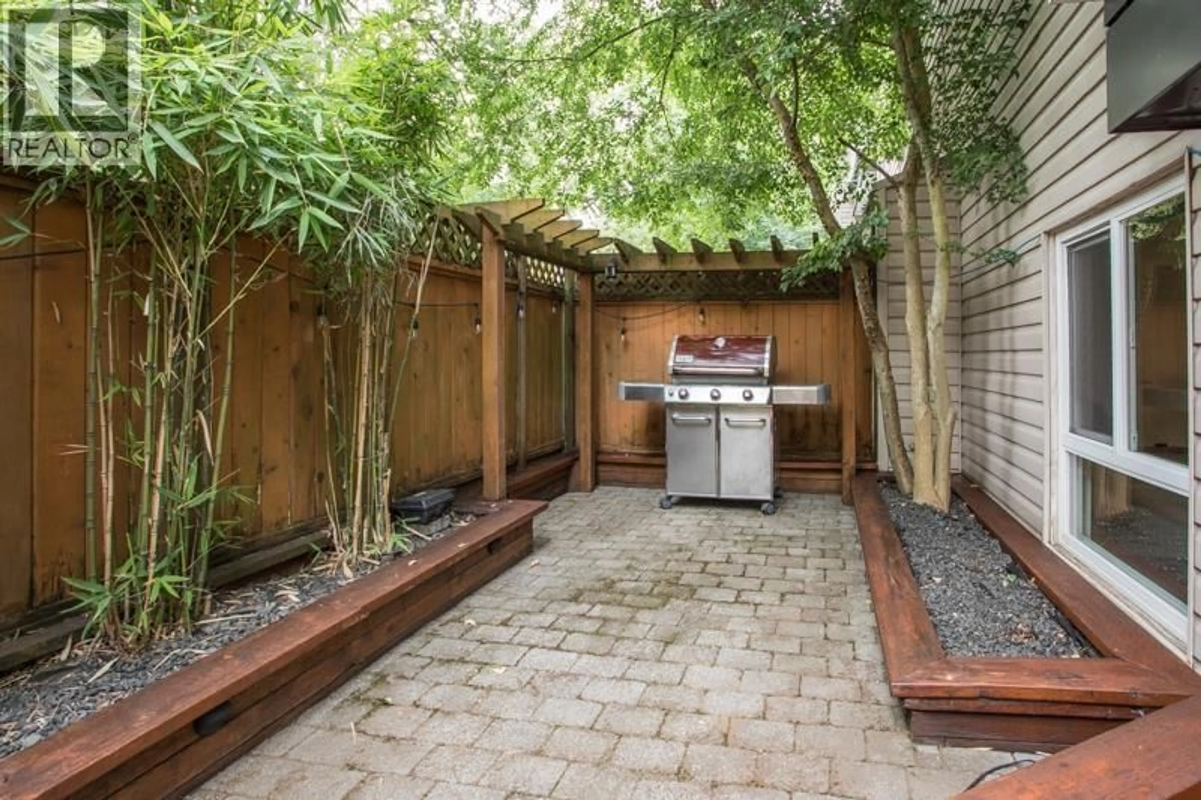 Patio, street for 105 - 825 7TH AVENUE, Vancouver British Columbia V5T1P4