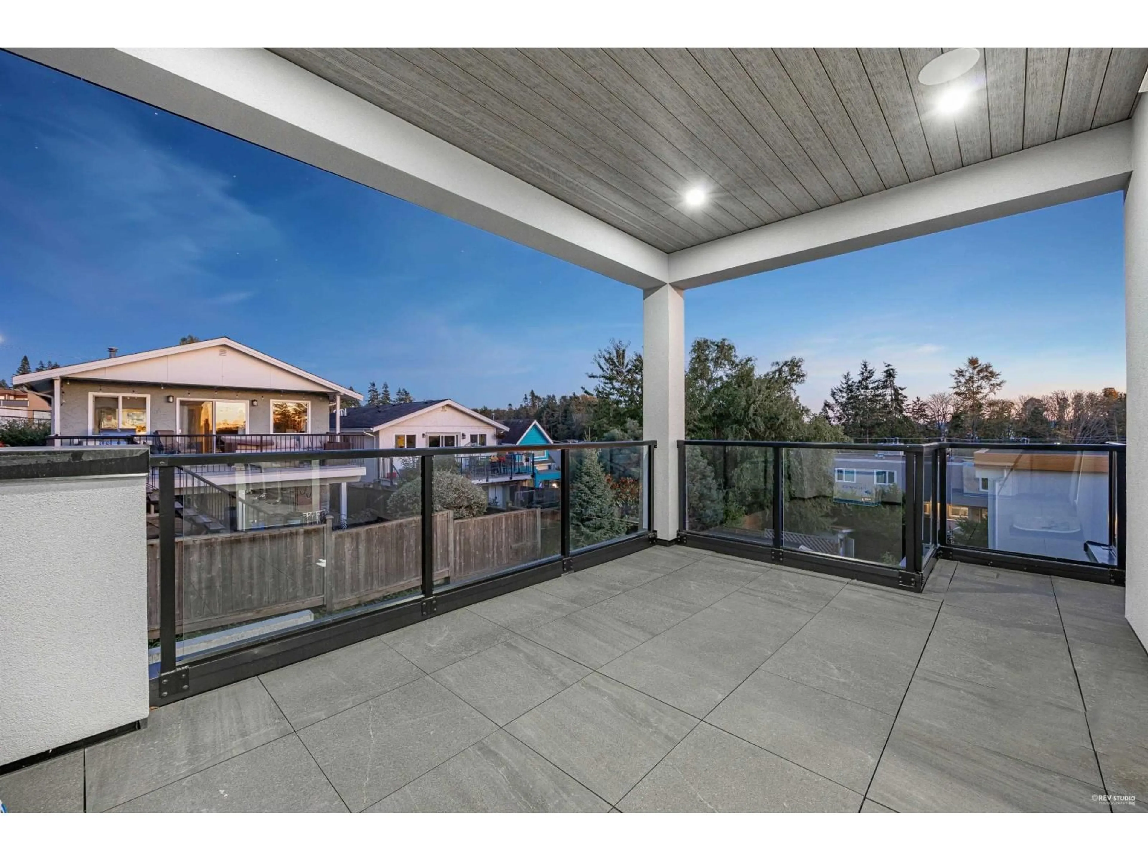 Patio, unknown for 838 STEVENS, White Rock British Columbia V4B4X2