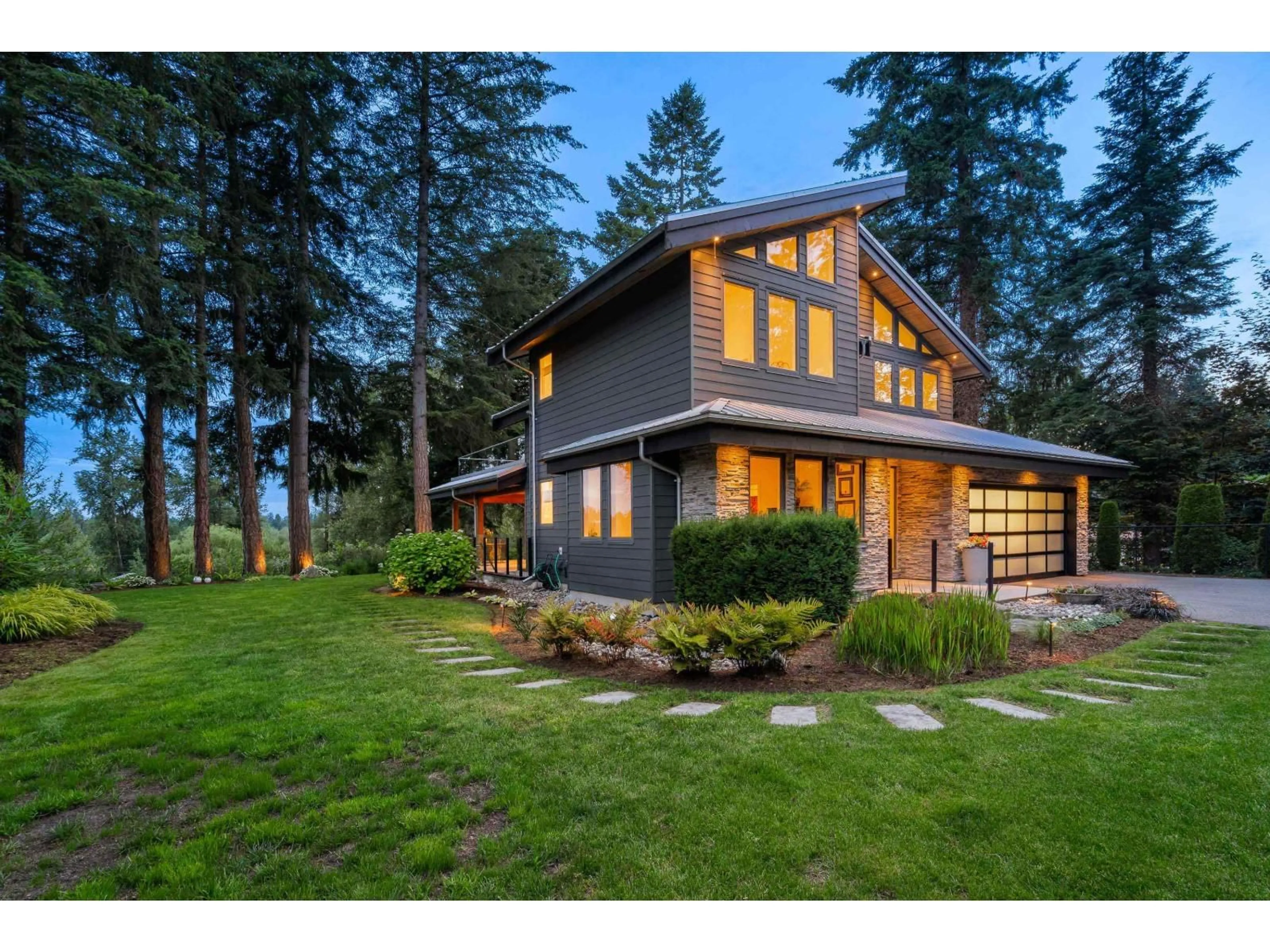 Home with brick exterior material, mountain view for 23082 88, Langley British Columbia V1M2S4