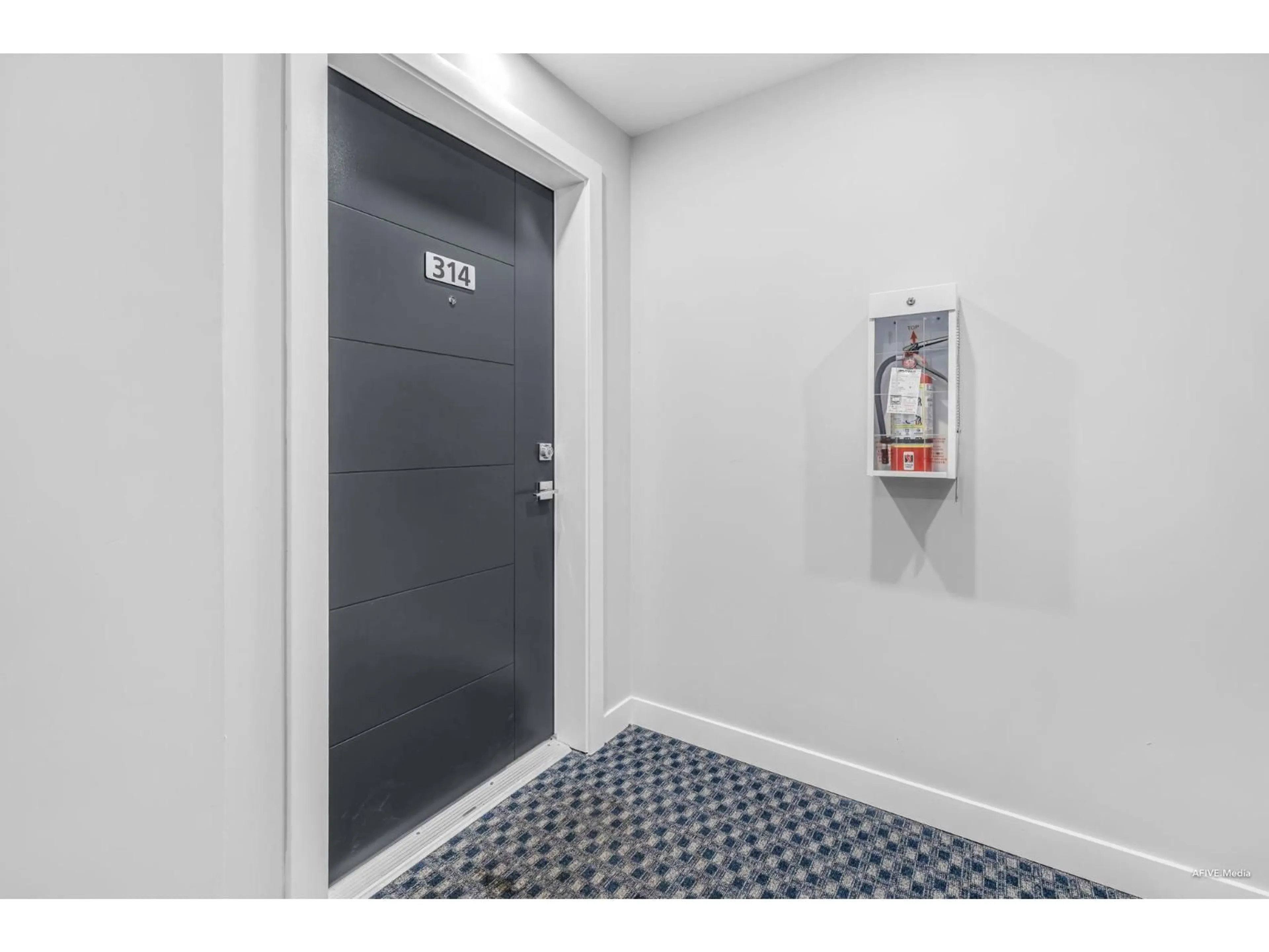 Indoor entryway for 314 - 14225 103A, Surrey British Columbia V3T1T1