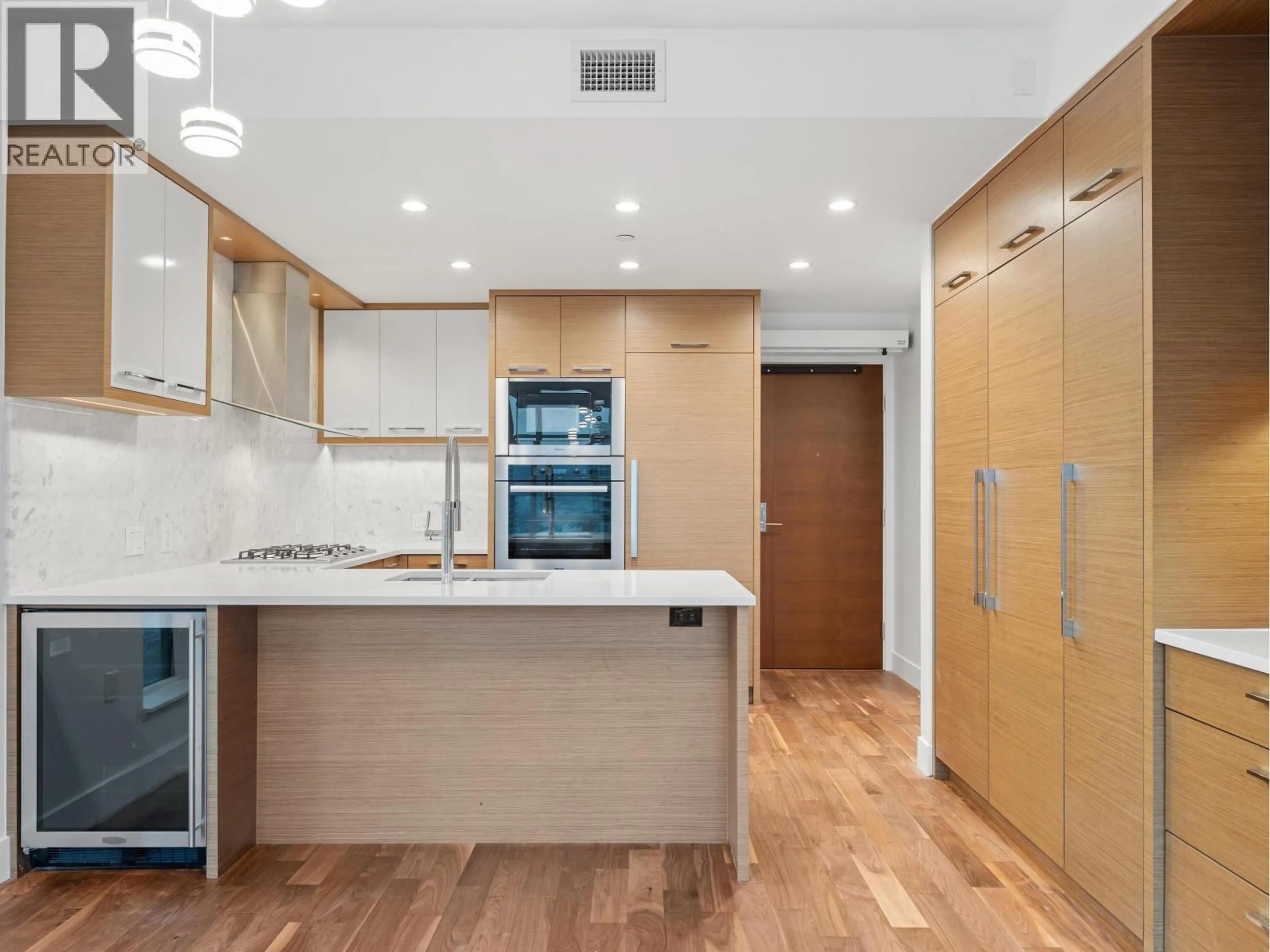 Contemporary kitchen, unknown for 1303 - 4360 BERESFORD STREET, Burnaby British Columbia V5H0G2