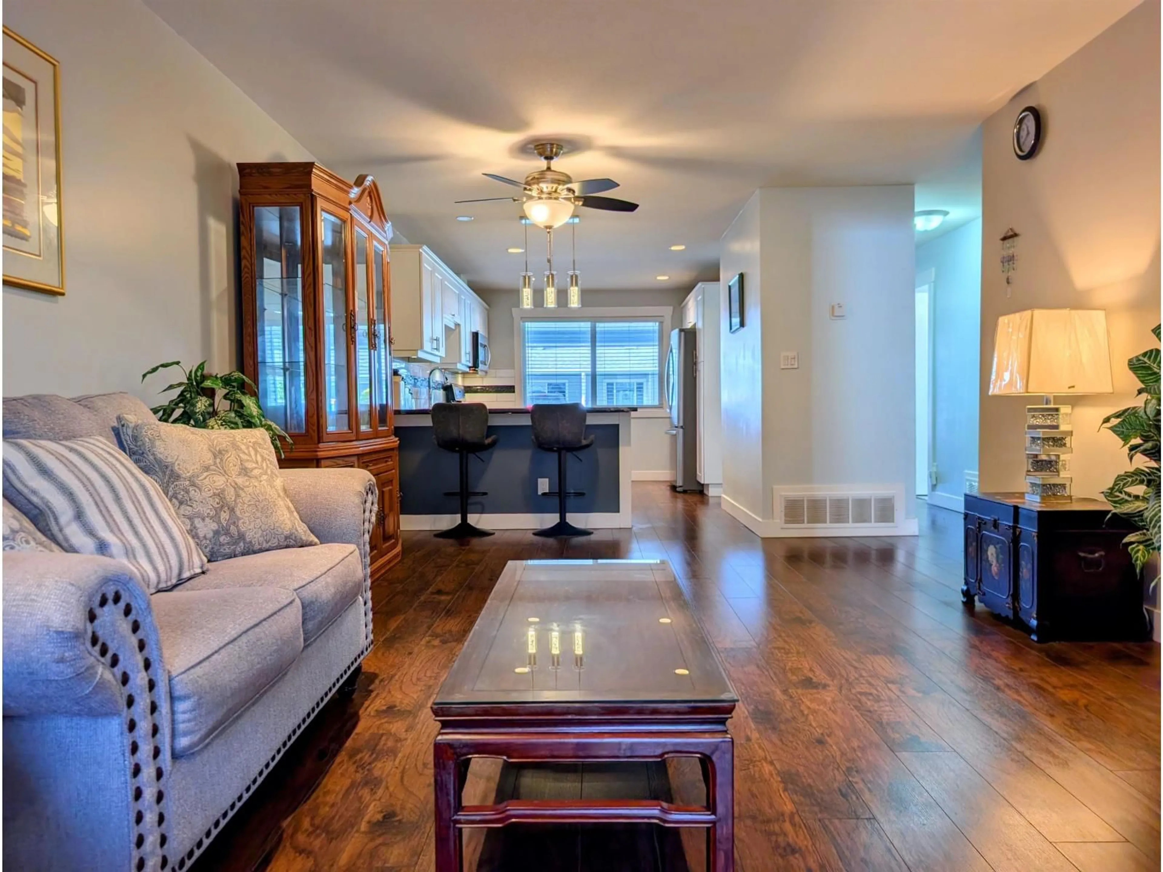 Living room with furniture, wood/laminate floor for 163 - 7610 EVANS ROAD, Chilliwack British Columbia V2R2Z5