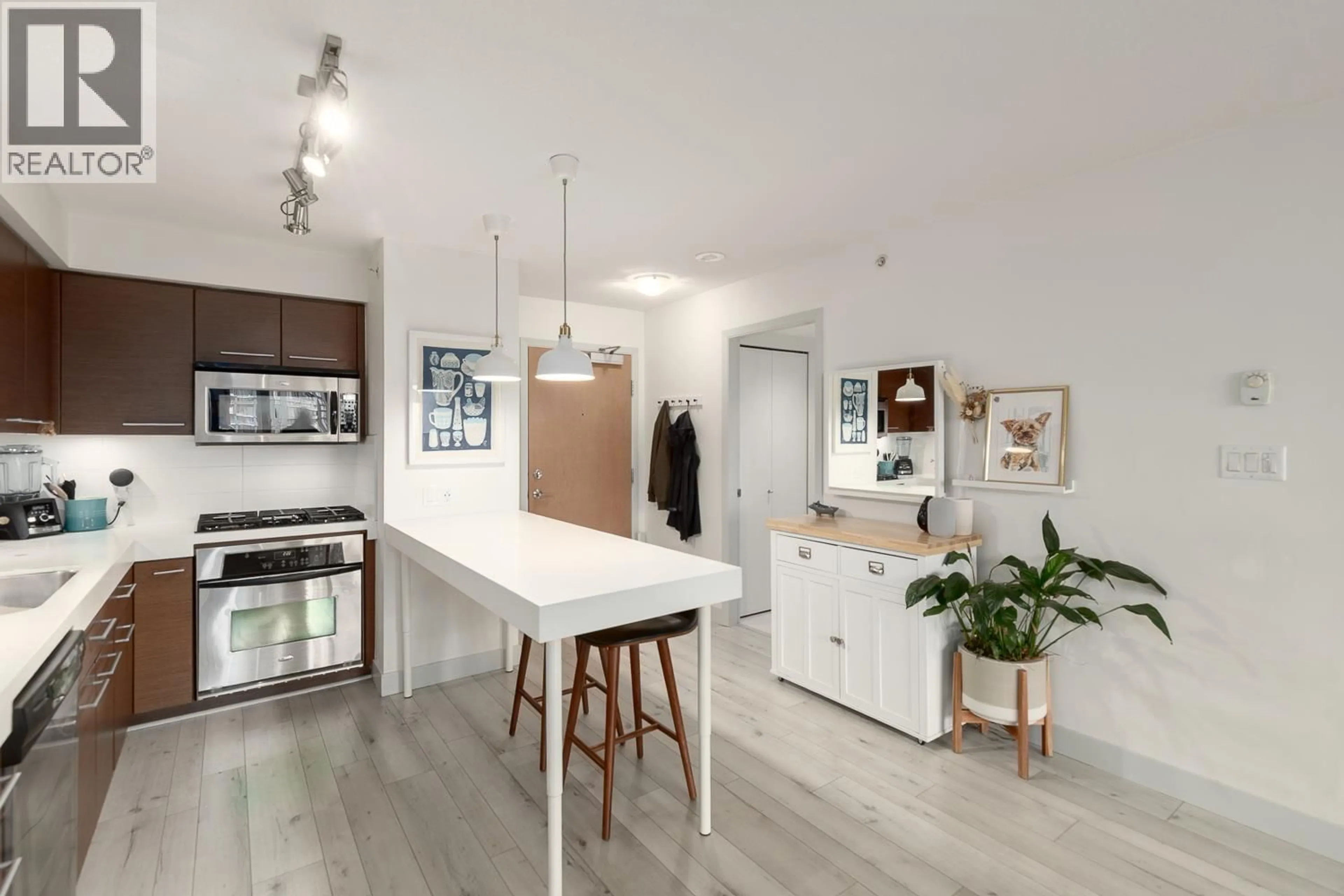 Open concept kitchen, unknown for 903 - 2770 SOPHIA STREET, Vancouver British Columbia V5T0A4