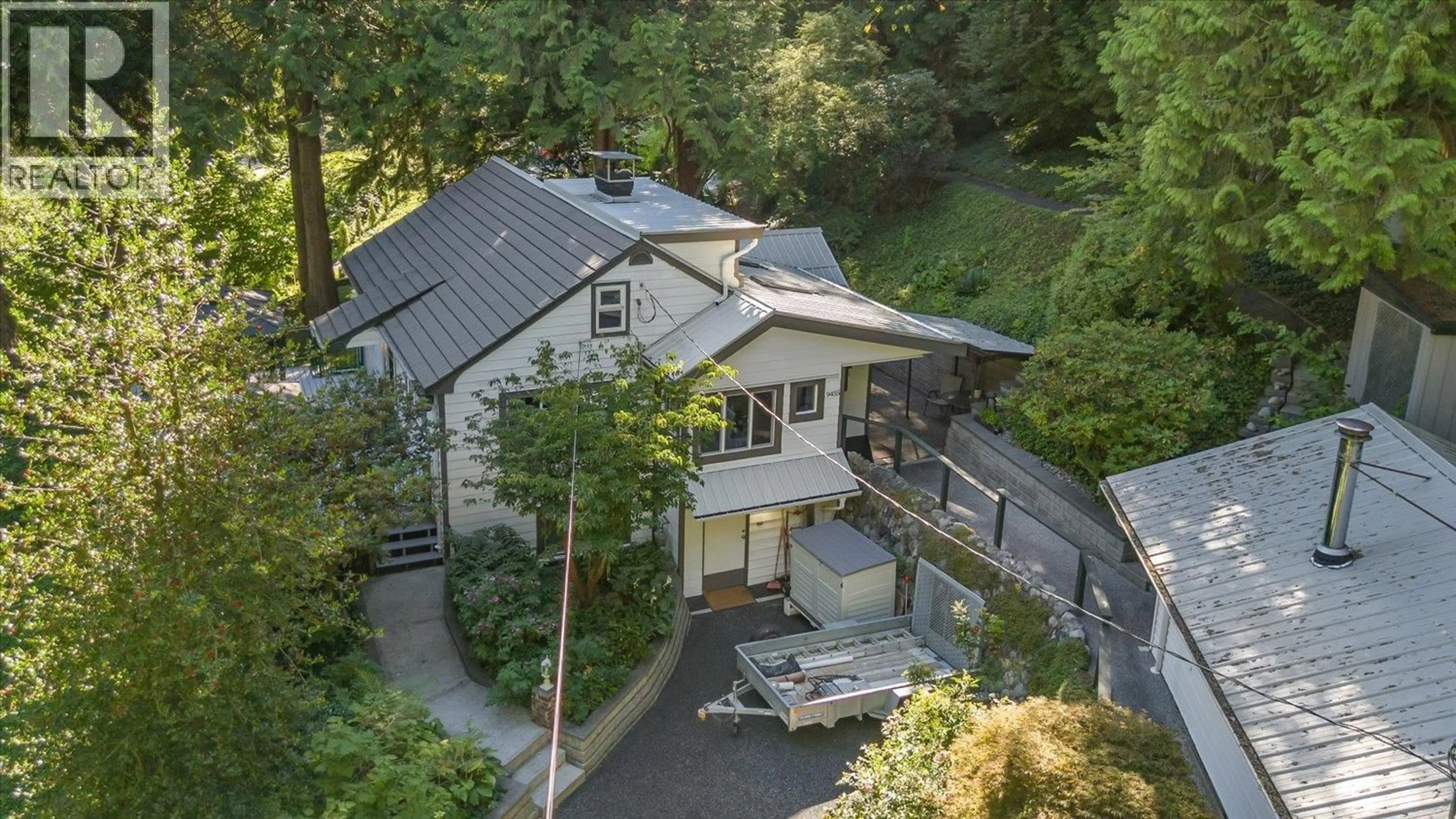 A pic from outside/outdoor area/front of a property/back of a property/a pic from drone, street for 9455 BYRNES ROAD, Maple Ridge British Columbia V2W1M4