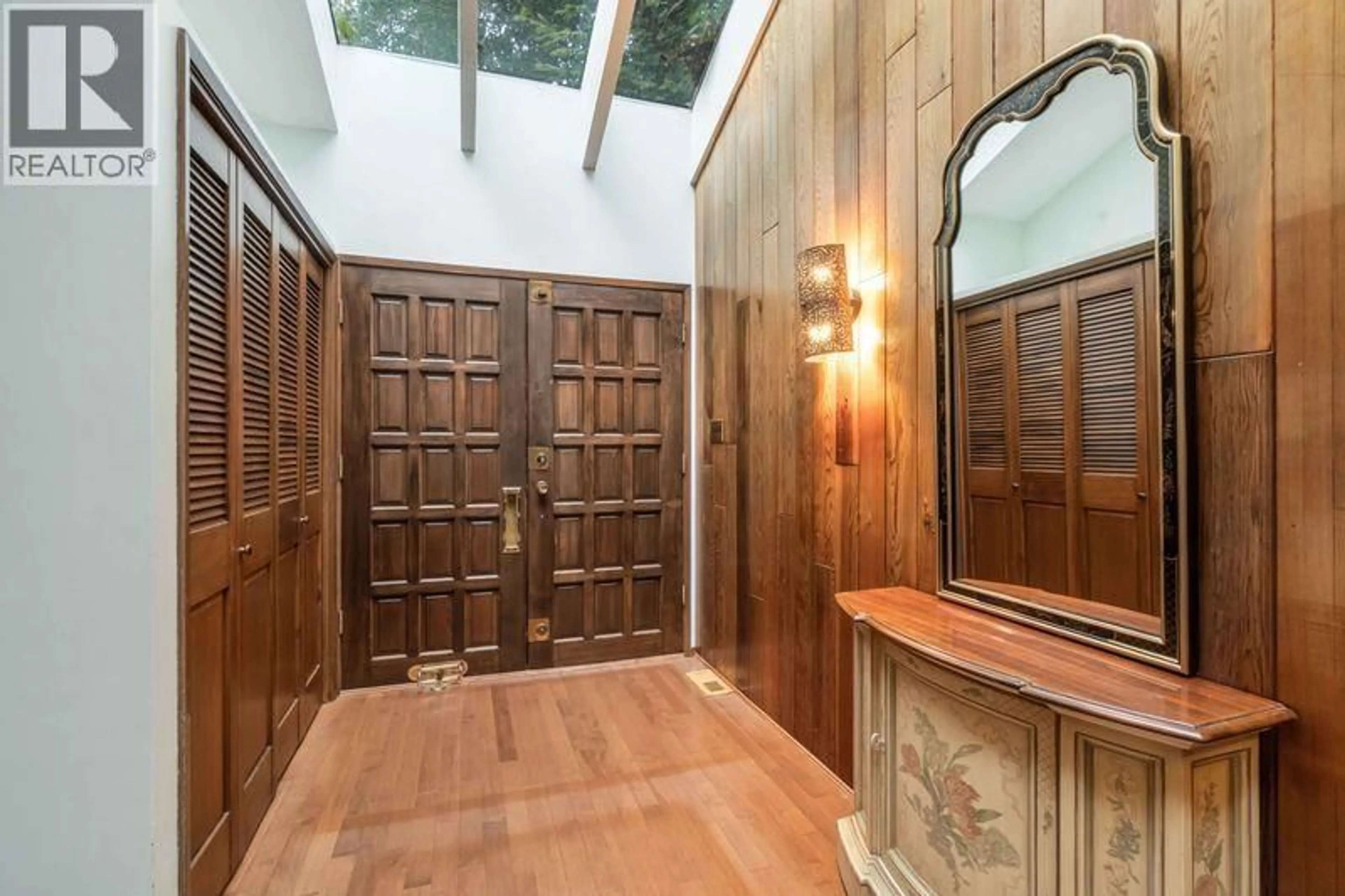 Indoor foyer for 4262 YUCULTA CRESCENT, Vancouver British Columbia V6N3R5