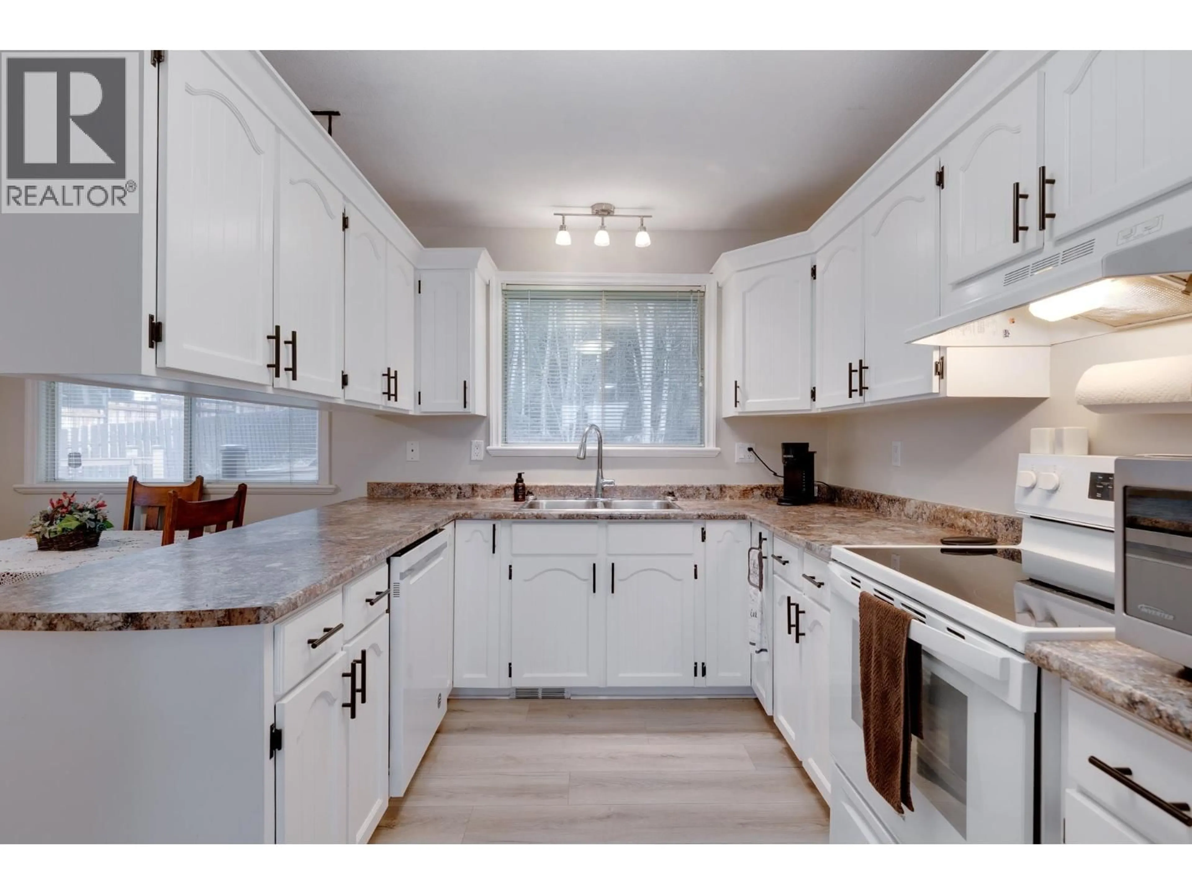 Standard kitchen, unknown for 4882 NORTH MEADOW ROAD, Prince George British Columbia V2K4E6