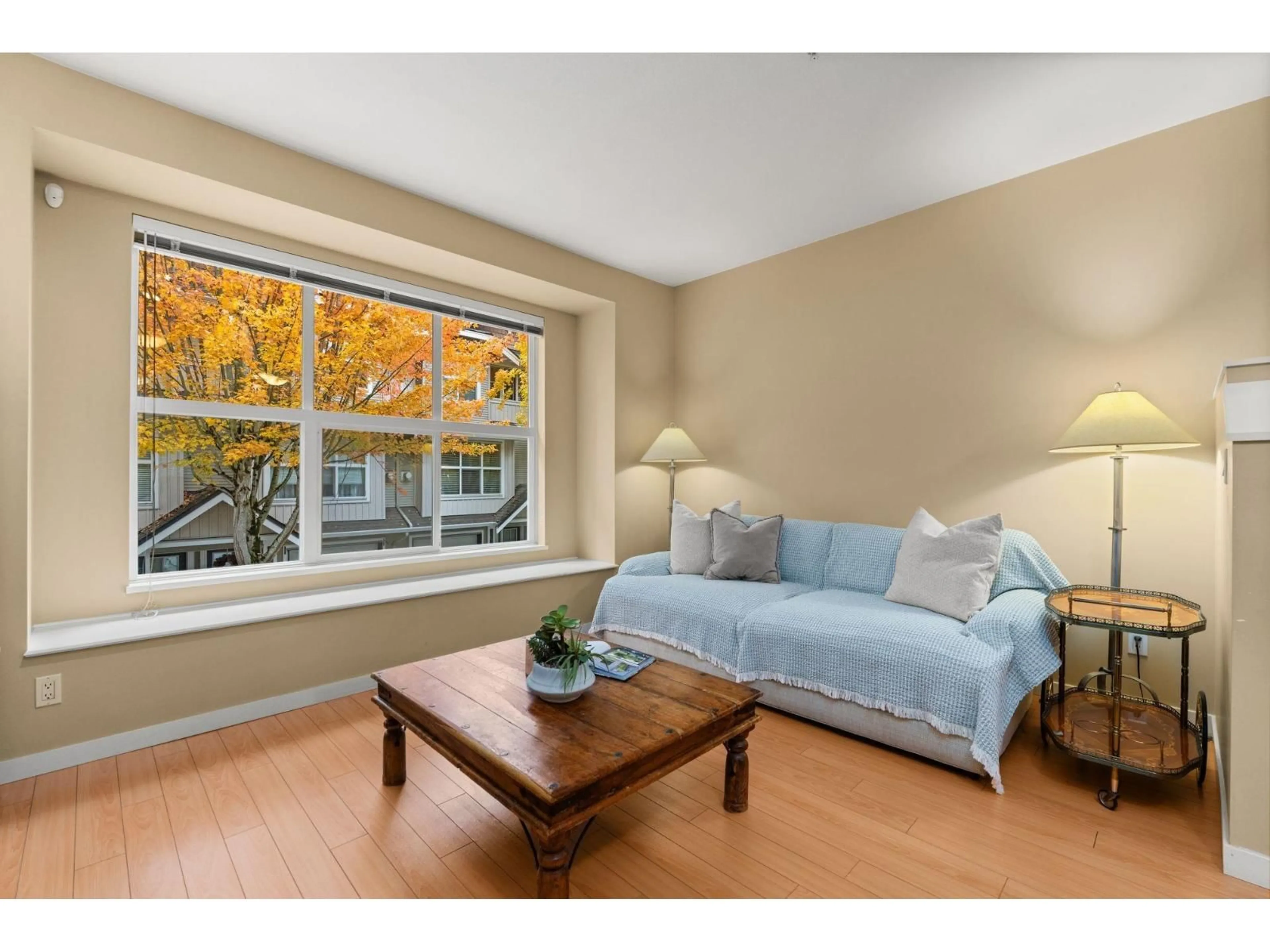 Living room with furniture, wood/laminate floor for 31 - 20460 66, Langley British Columbia V2Y3B6