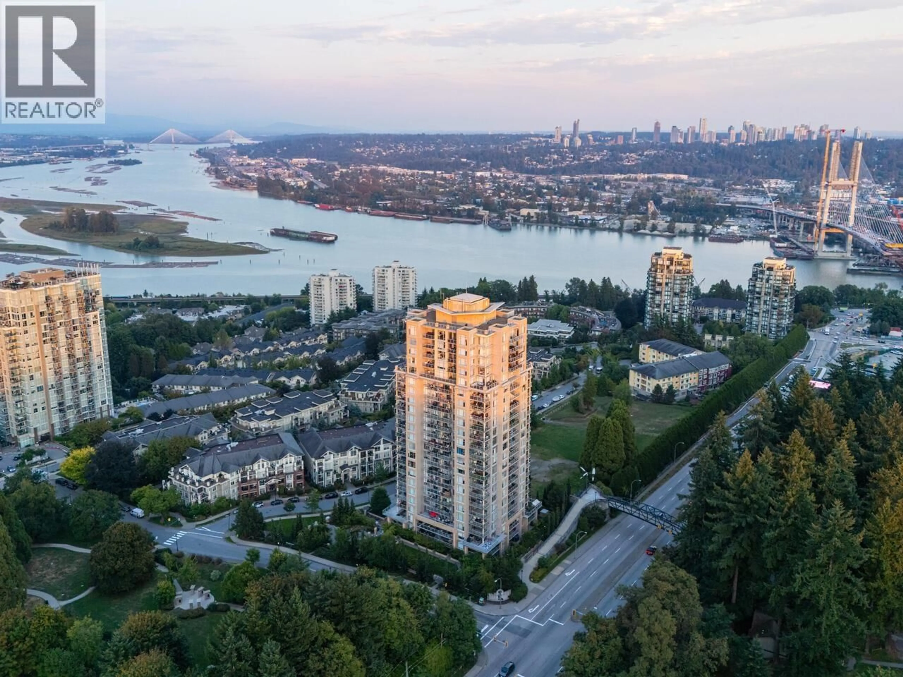 A pic from outside/outdoor area/front of a property/back of a property/a pic from drone, water/lake/river/ocean view for 2301 - 280 ROSS DRIVE, New Westminster British Columbia V3L0C2