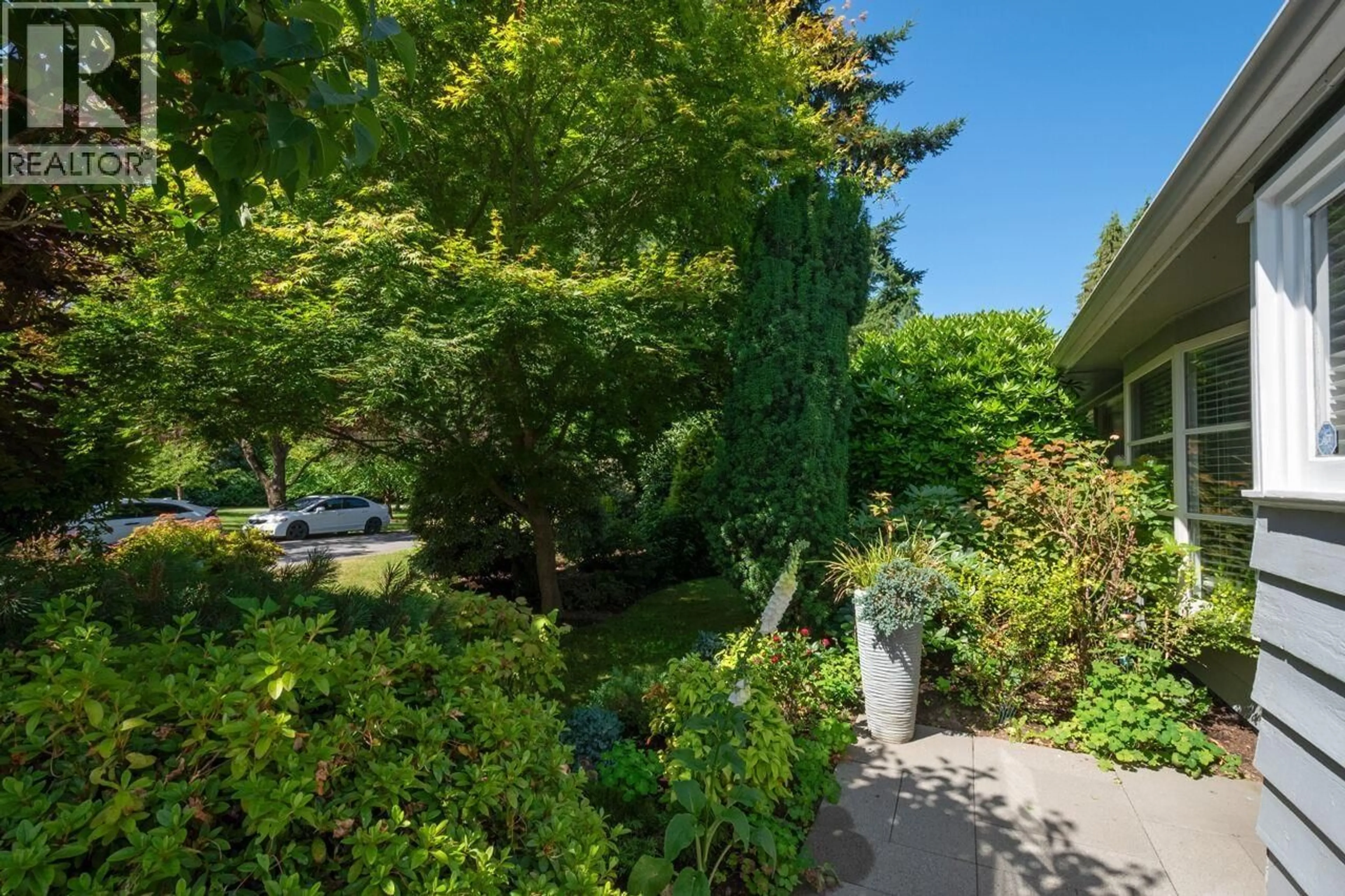 A pic from outside/outdoor area/front of a property/back of a property/a pic from drone, street for 1132 MAPLEWOOD CRESCENT, North Vancouver British Columbia V7P1H9