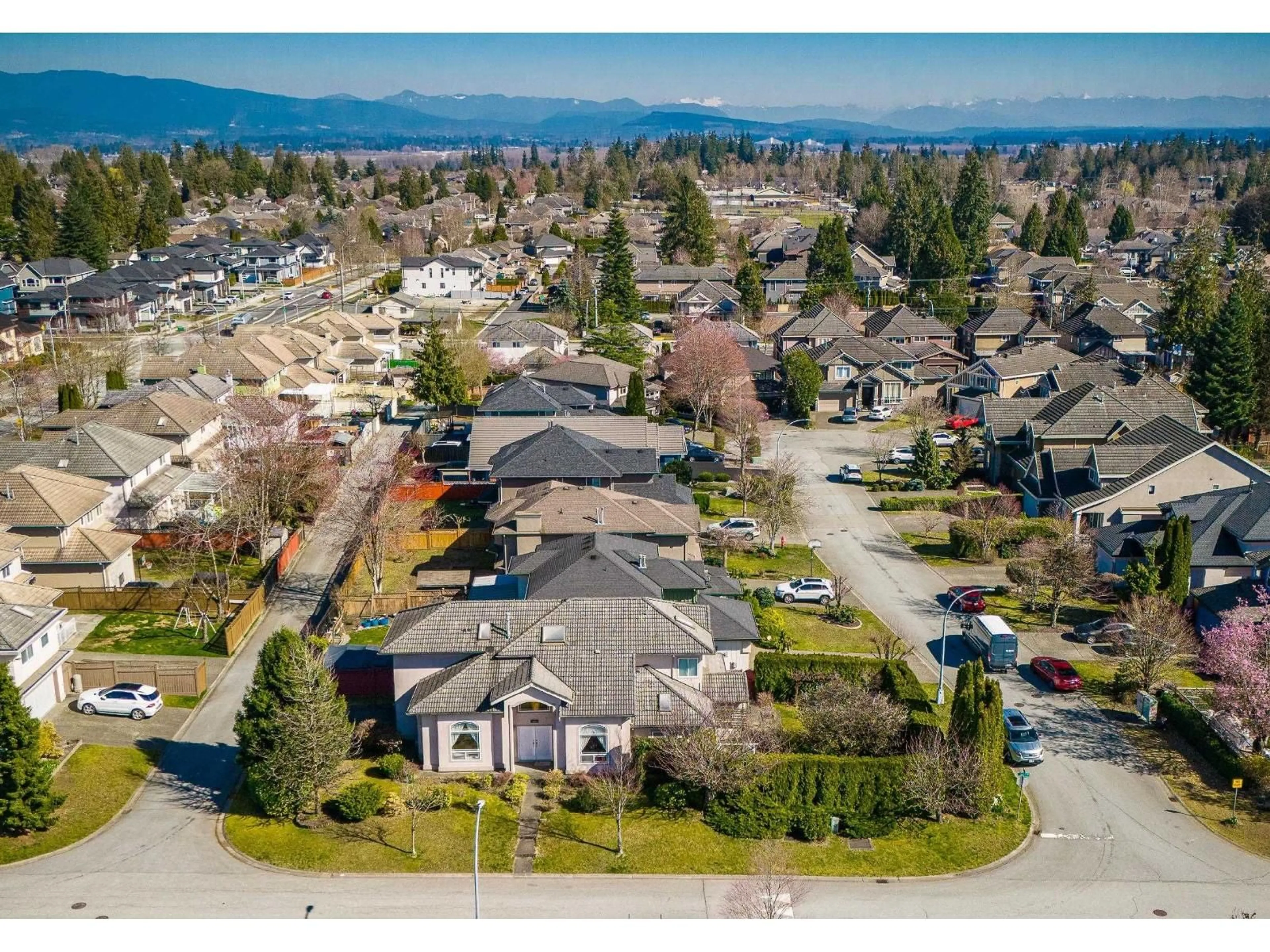 A pic from outside/outdoor area/front of a property/back of a property/a pic from drone, mountain view for 10970 155, Surrey British Columbia V3R0X6