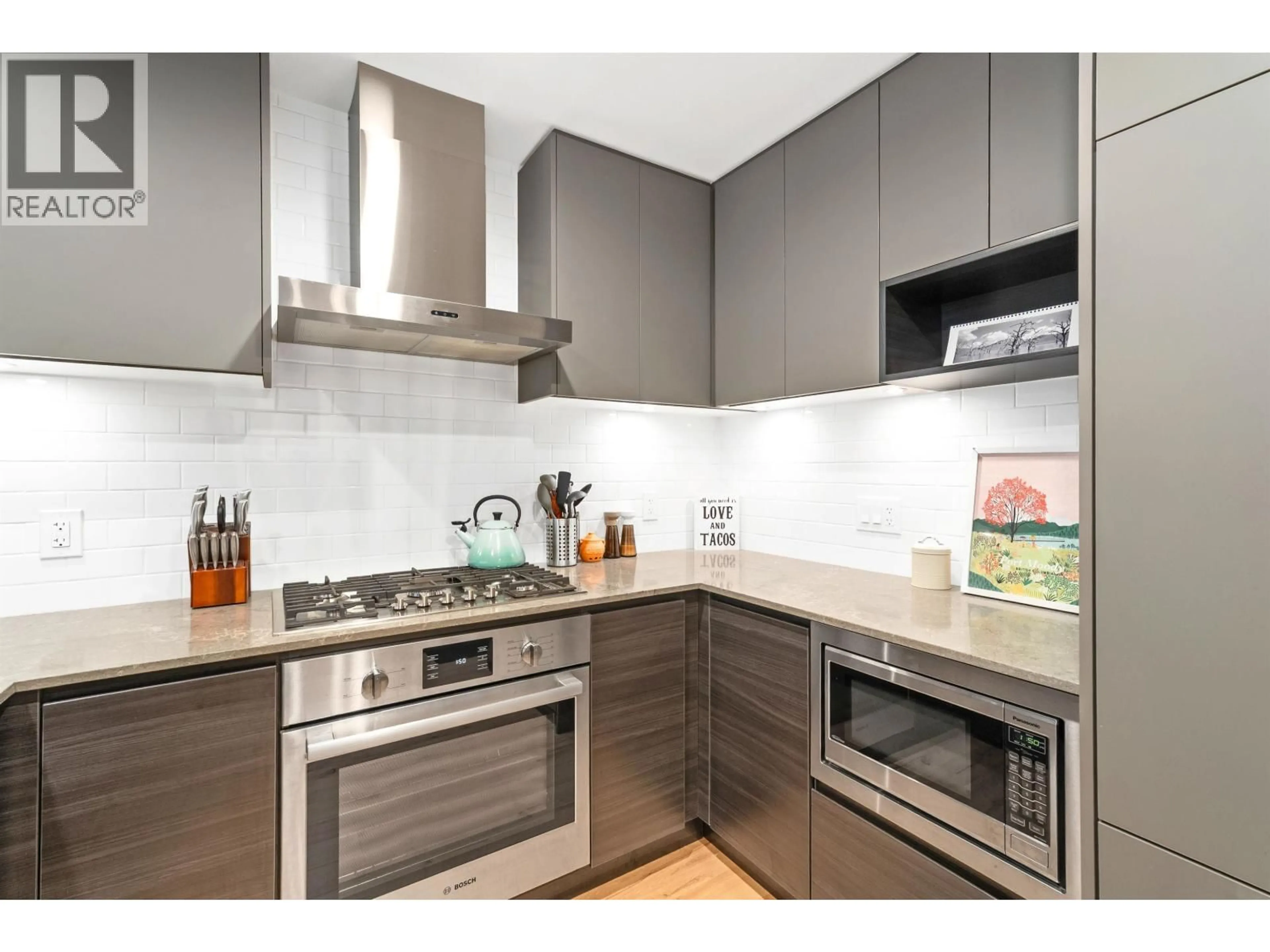 Standard kitchen, unknown for 237 - 55 KLAHANIE DRIVE, Port Moody British Columbia V3H0M9
