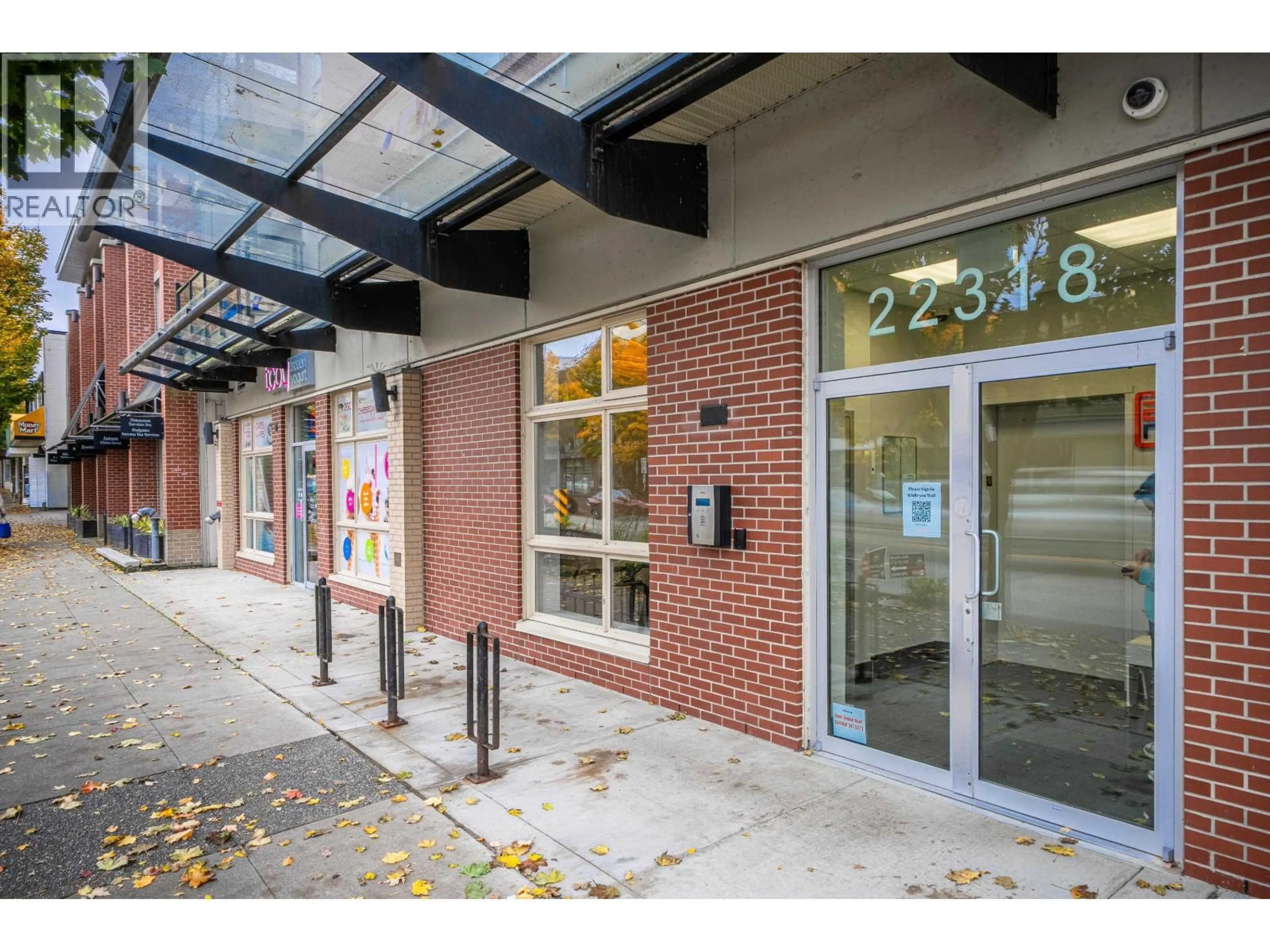 Indoor foyer for 303 - 22318 LOUGHEED HIGHWAY, Maple Ridge British Columbia V2X2T4