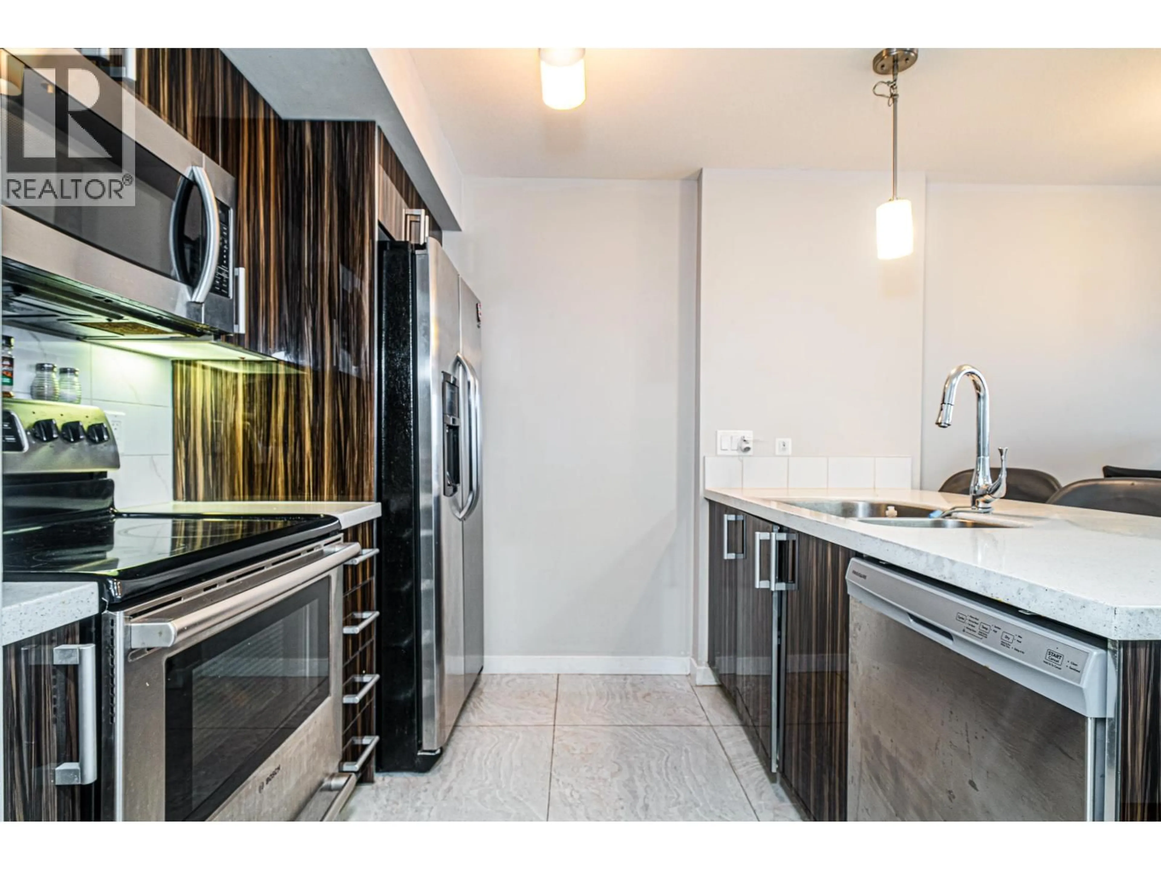 Unknown for 303 - 22318 LOUGHEED HIGHWAY, Maple Ridge British Columbia V2X2T4