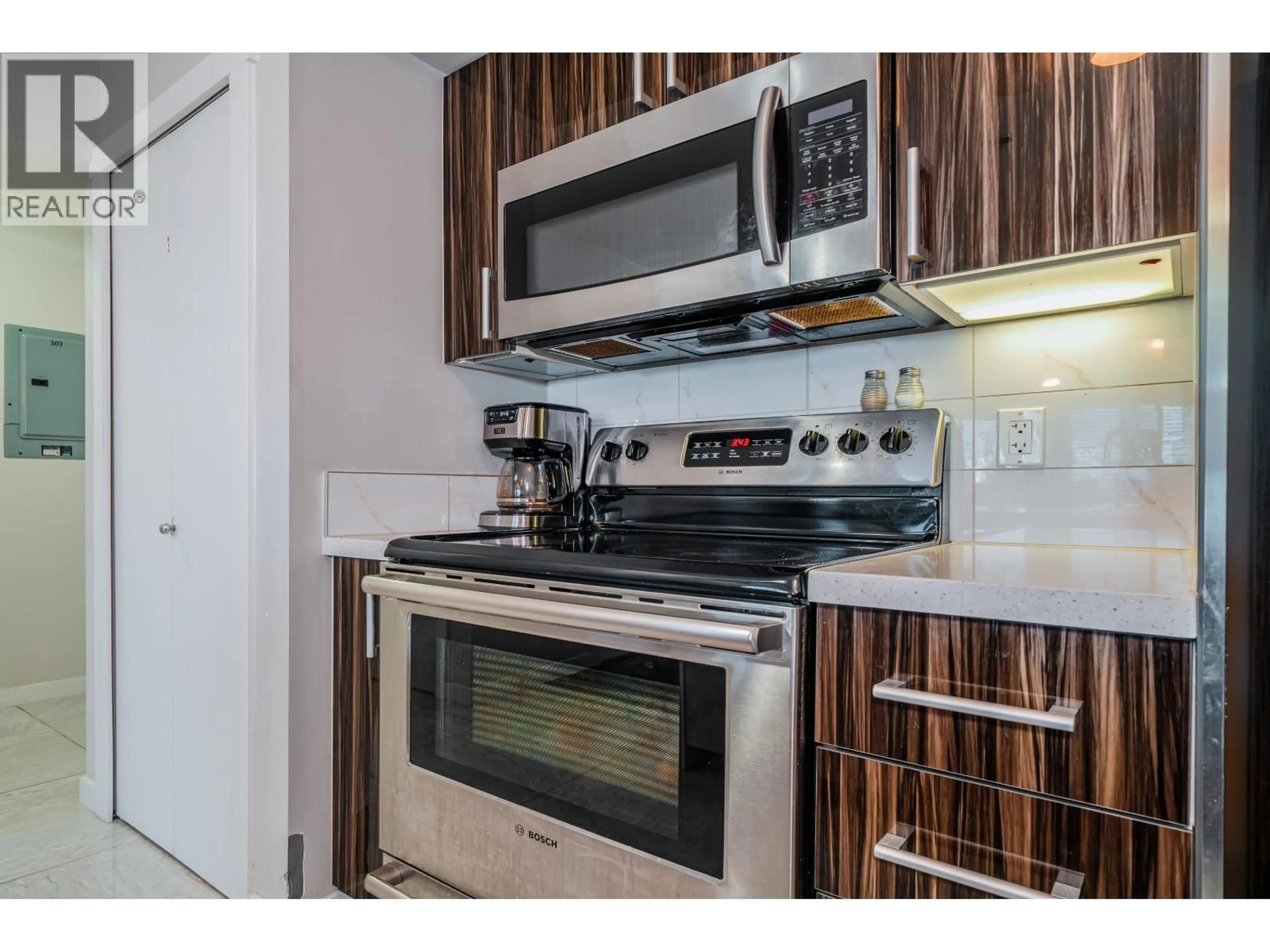 Standard kitchen, wood/laminate floor for 303 - 22318 LOUGHEED HIGHWAY, Maple Ridge British Columbia V2X2T4