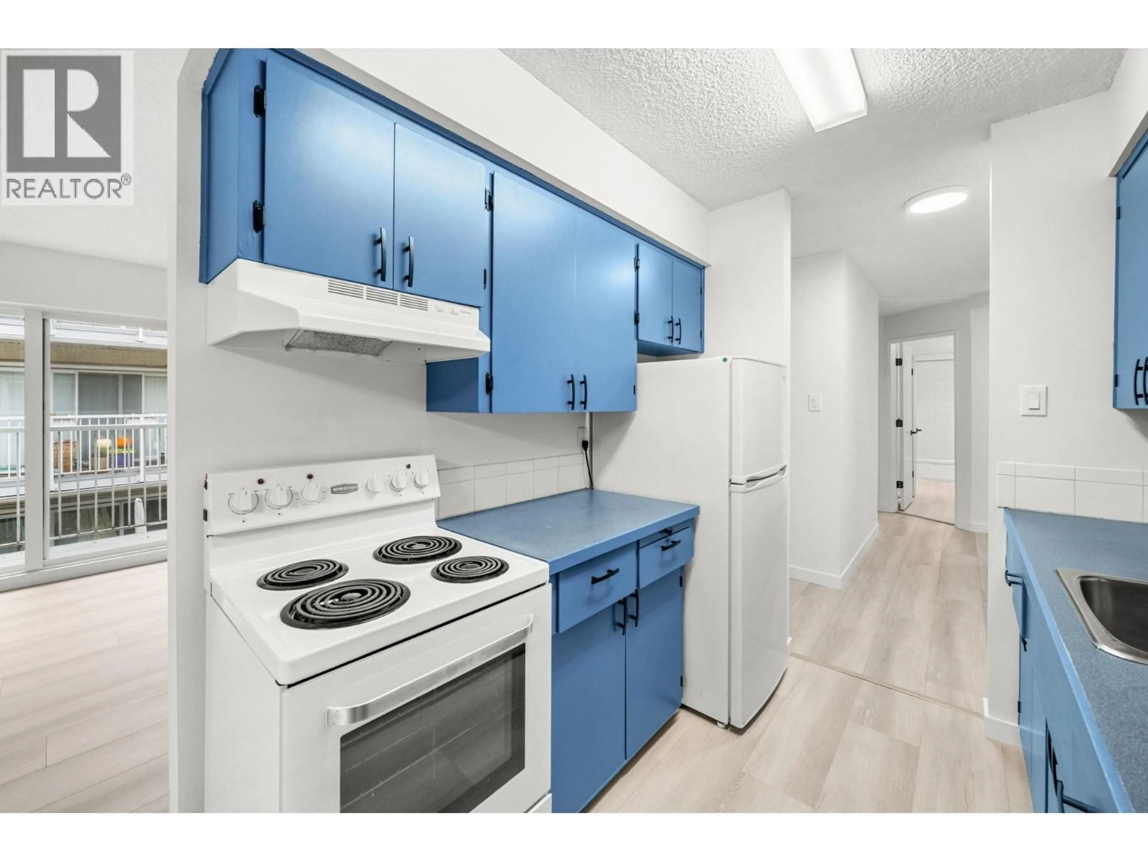 Standard kitchen, unknown for 202 - 815 FOURTH AVENUE, New Westminster British Columbia V3M1S8