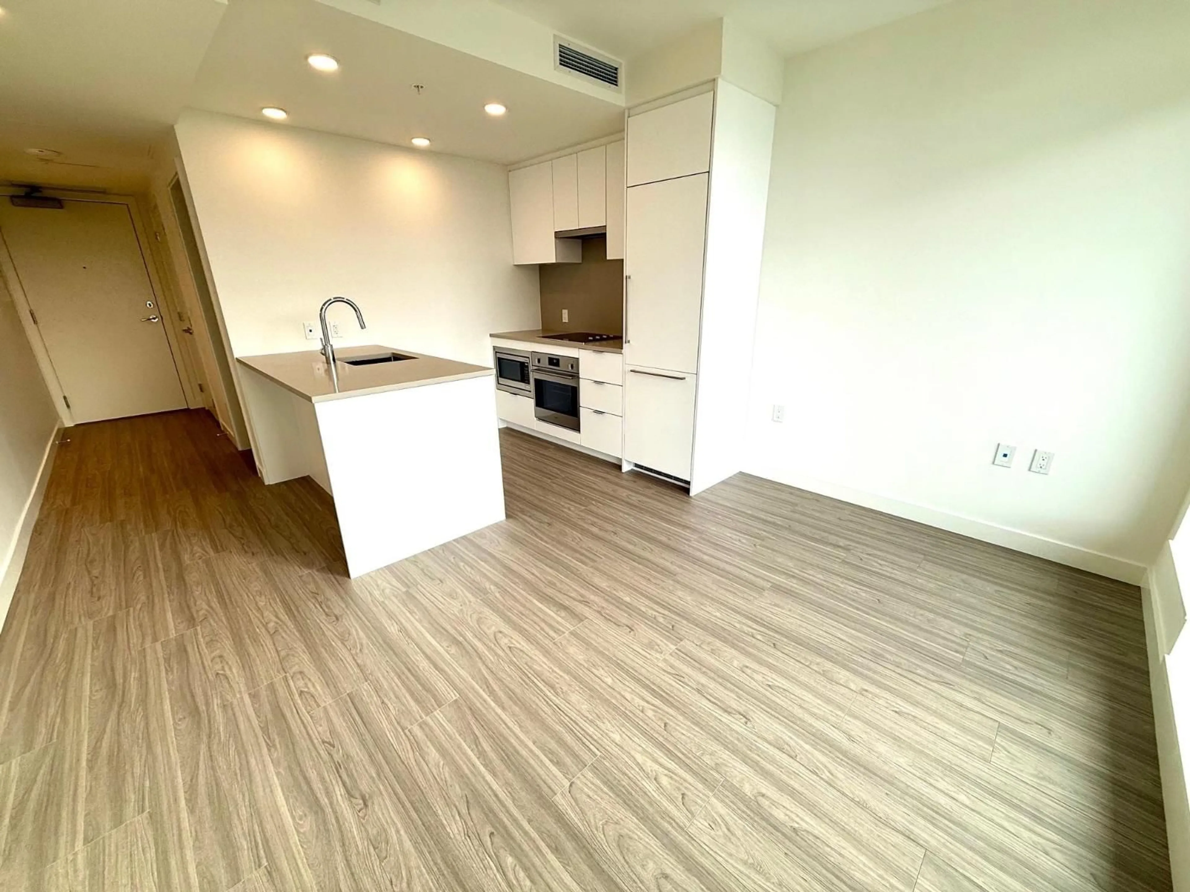Standard kitchen, wood/laminate floor for 1103 - 13675 107A, Surrey British Columbia V3T0X2