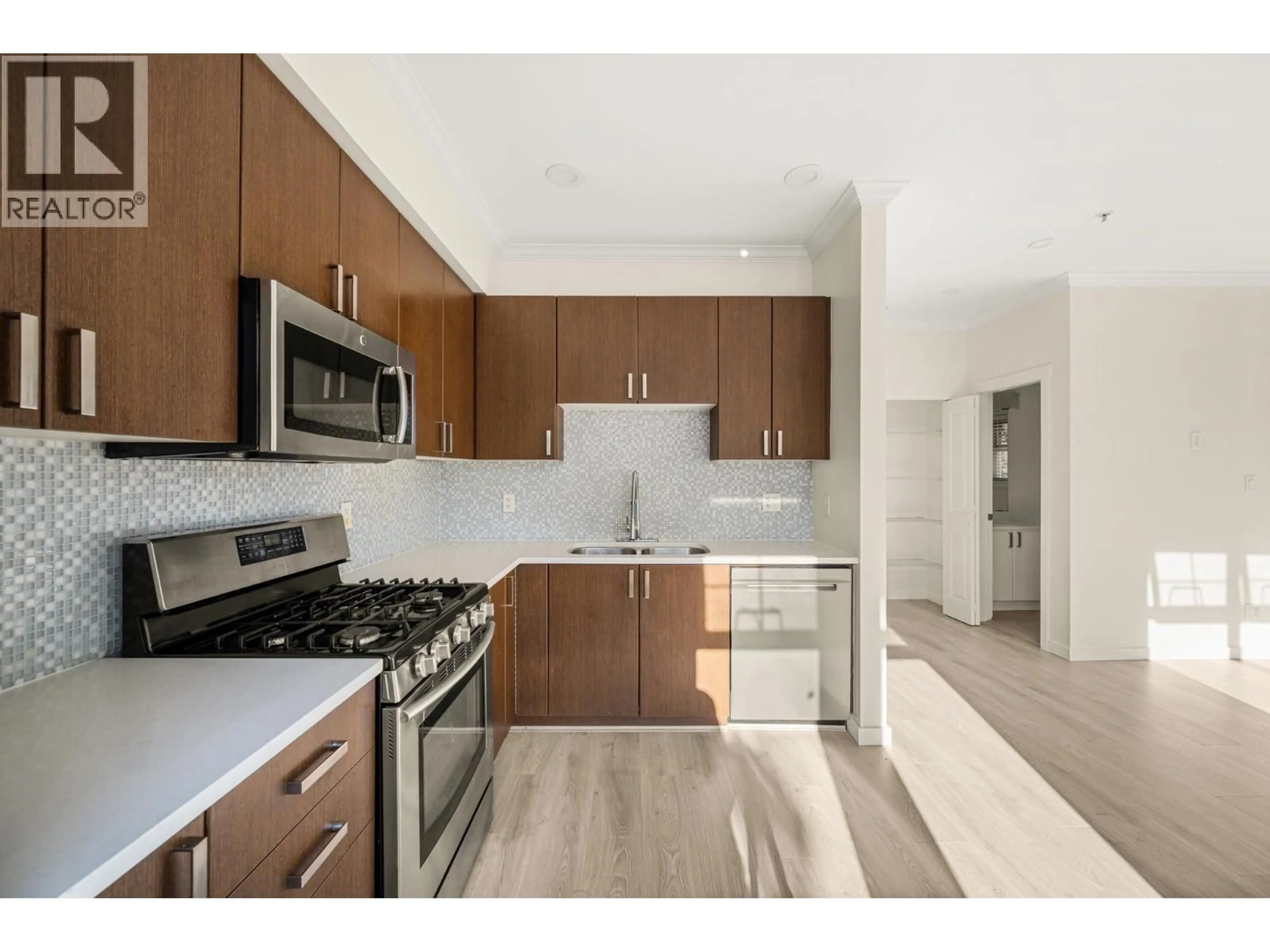 Standard kitchen, unknown for 32 - 1111 EWEN AVENUE, New Westminster British Columbia V3M5E3