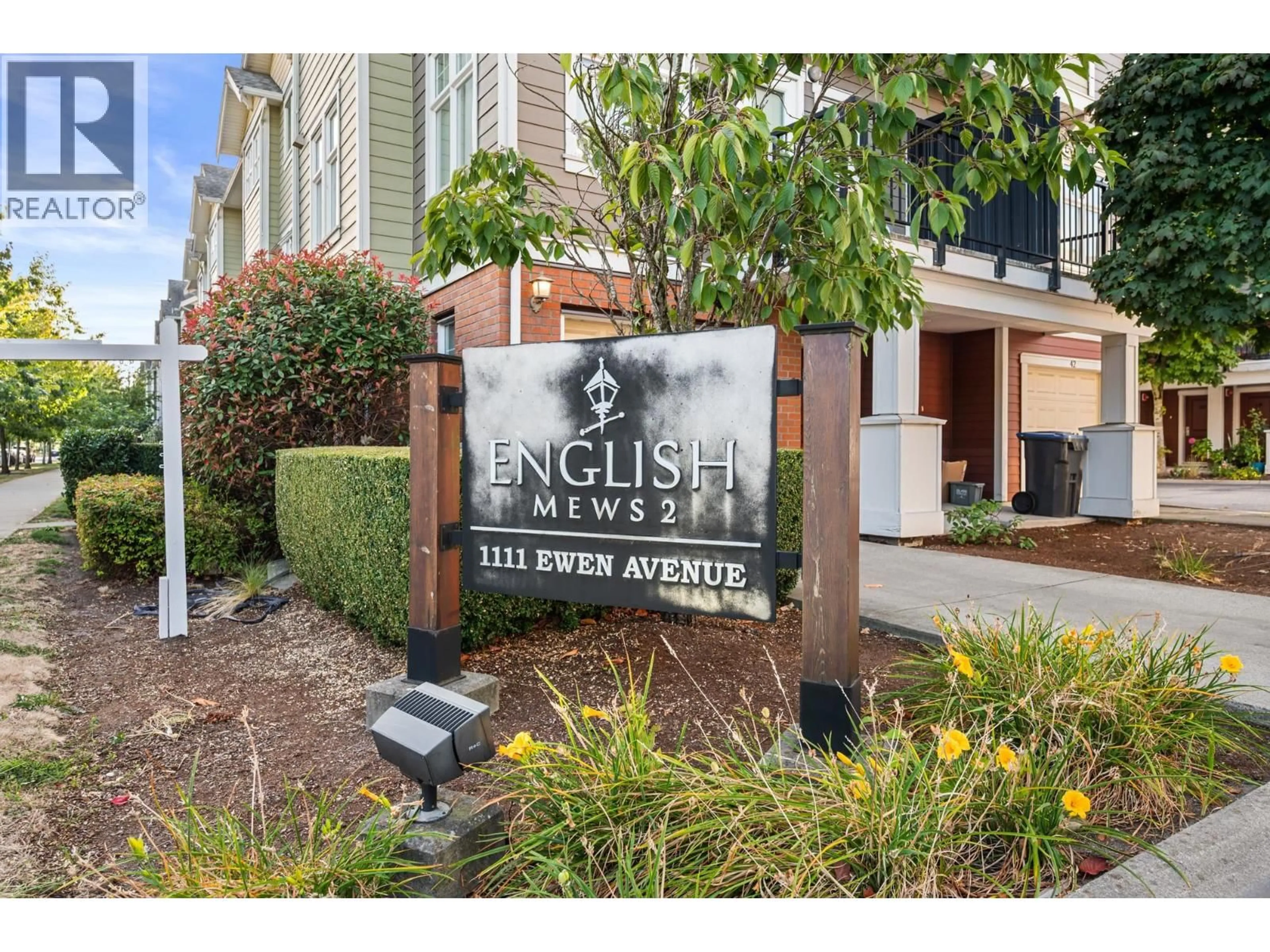 Indoor entryway for 32 - 1111 EWEN AVENUE, New Westminster British Columbia V3M5E3