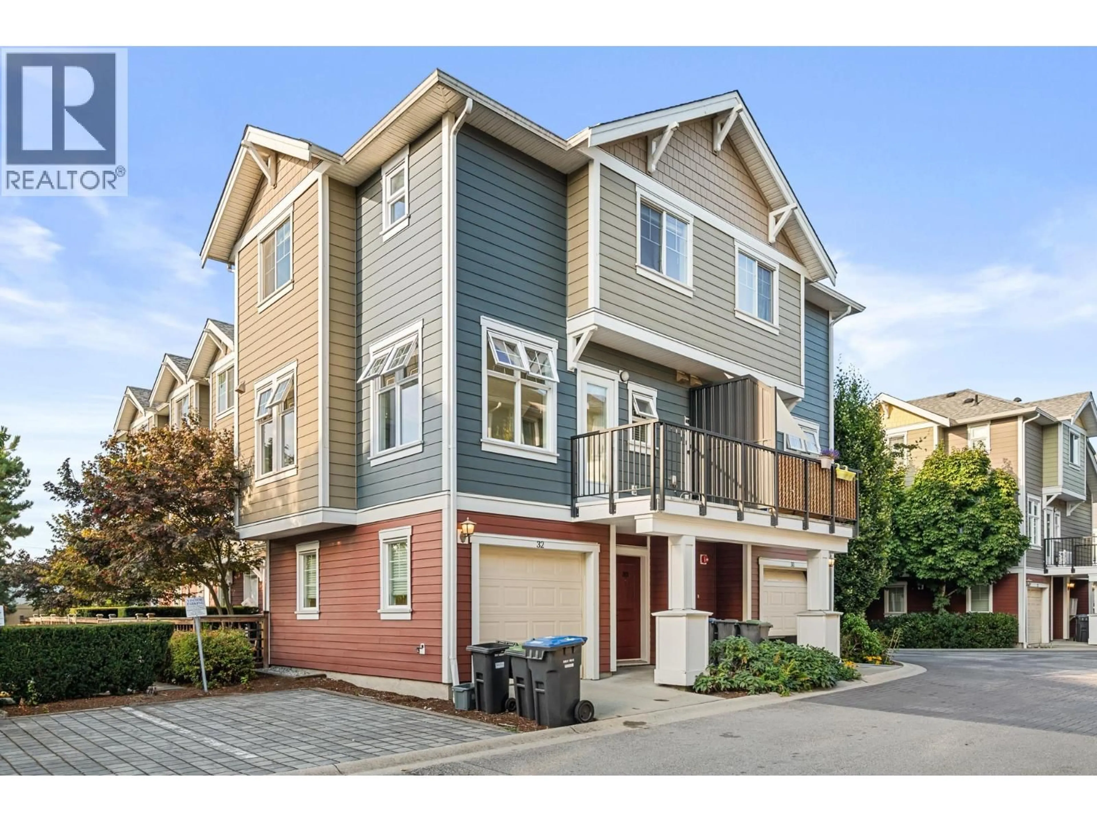 Home with vinyl exterior material, street for 32 - 1111 EWEN AVENUE, New Westminster British Columbia V3M5E3