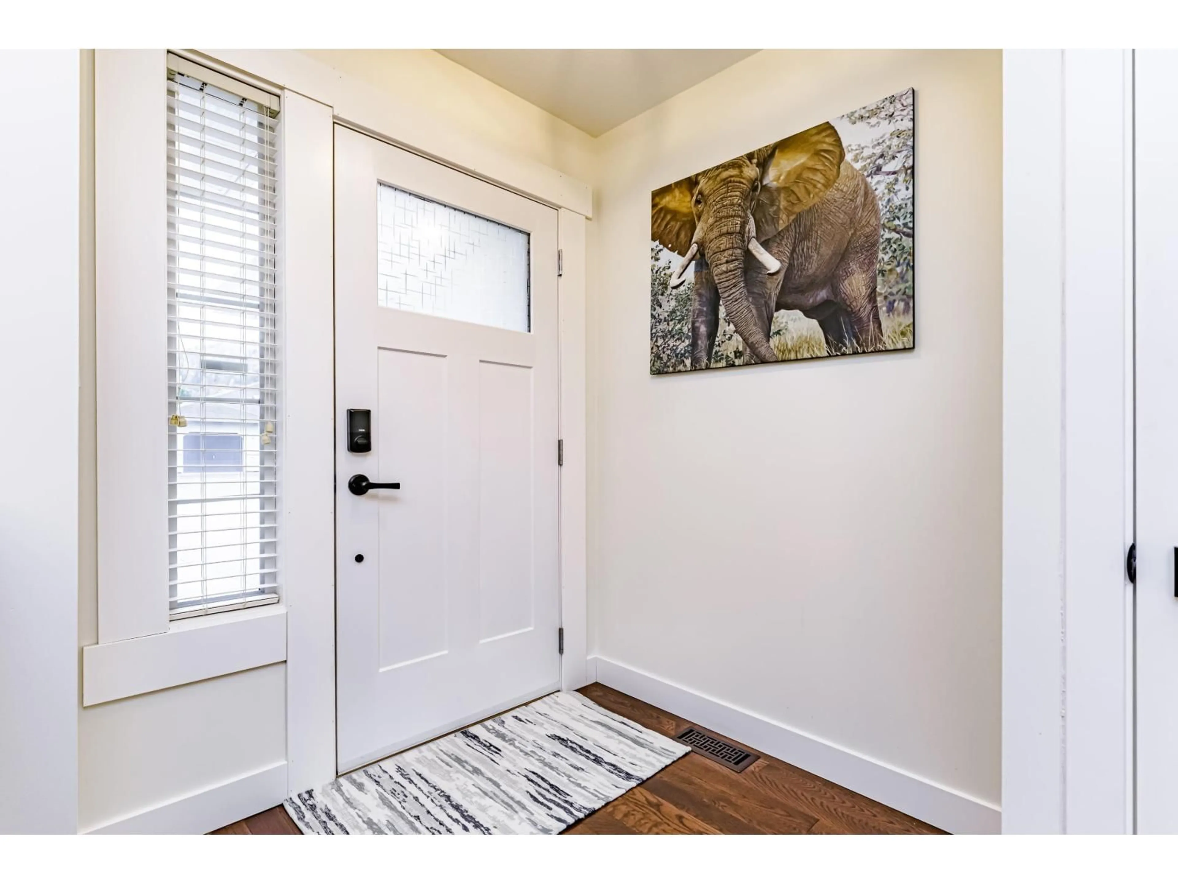 Indoor entryway for 45169 CUMBERLAND AVENUE, Chilliwack British Columbia V2R3E5