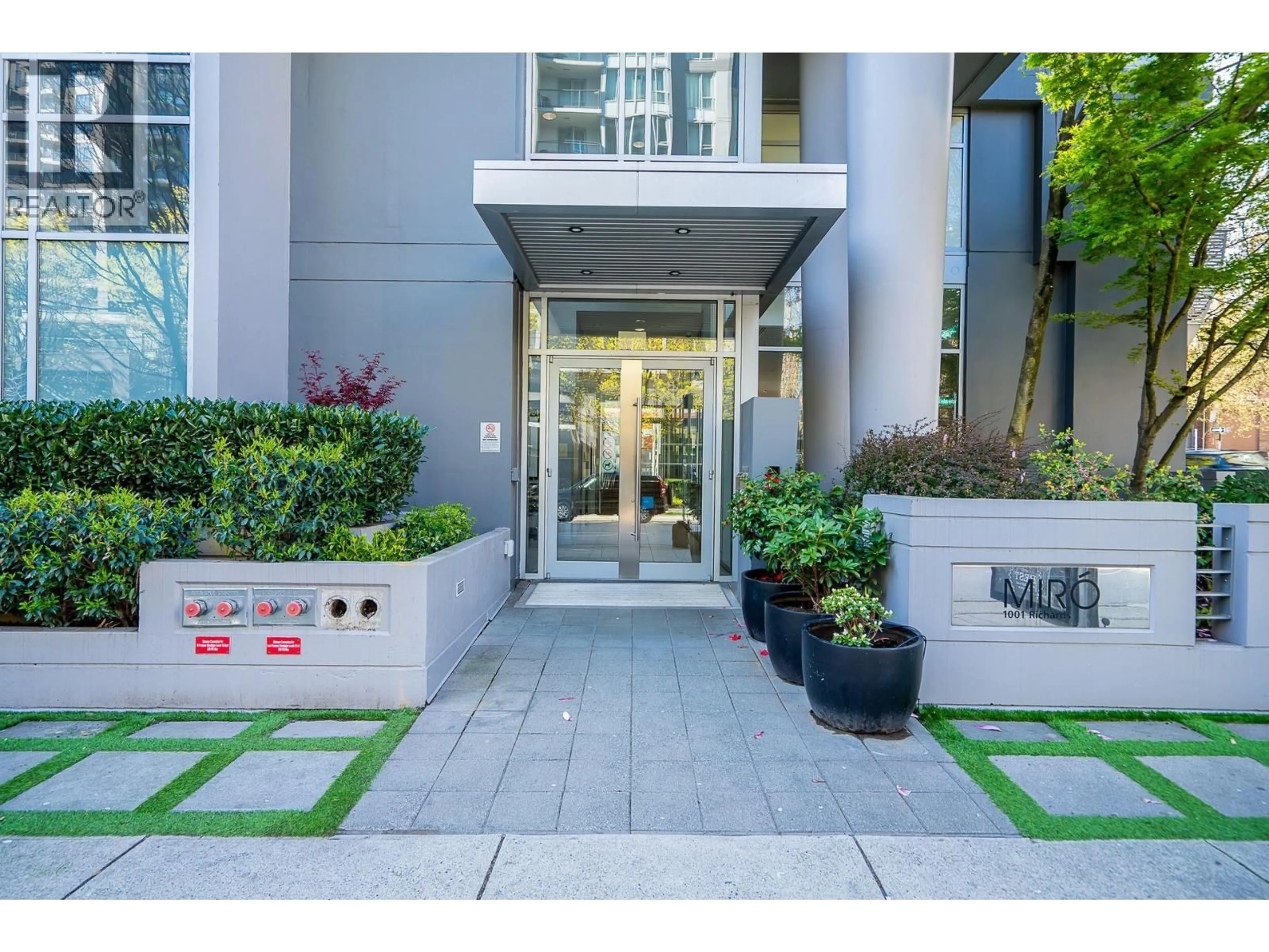 Indoor entryway for 601 - 1001 RICHARDS STREET, Vancouver British Columbia V6B1J6