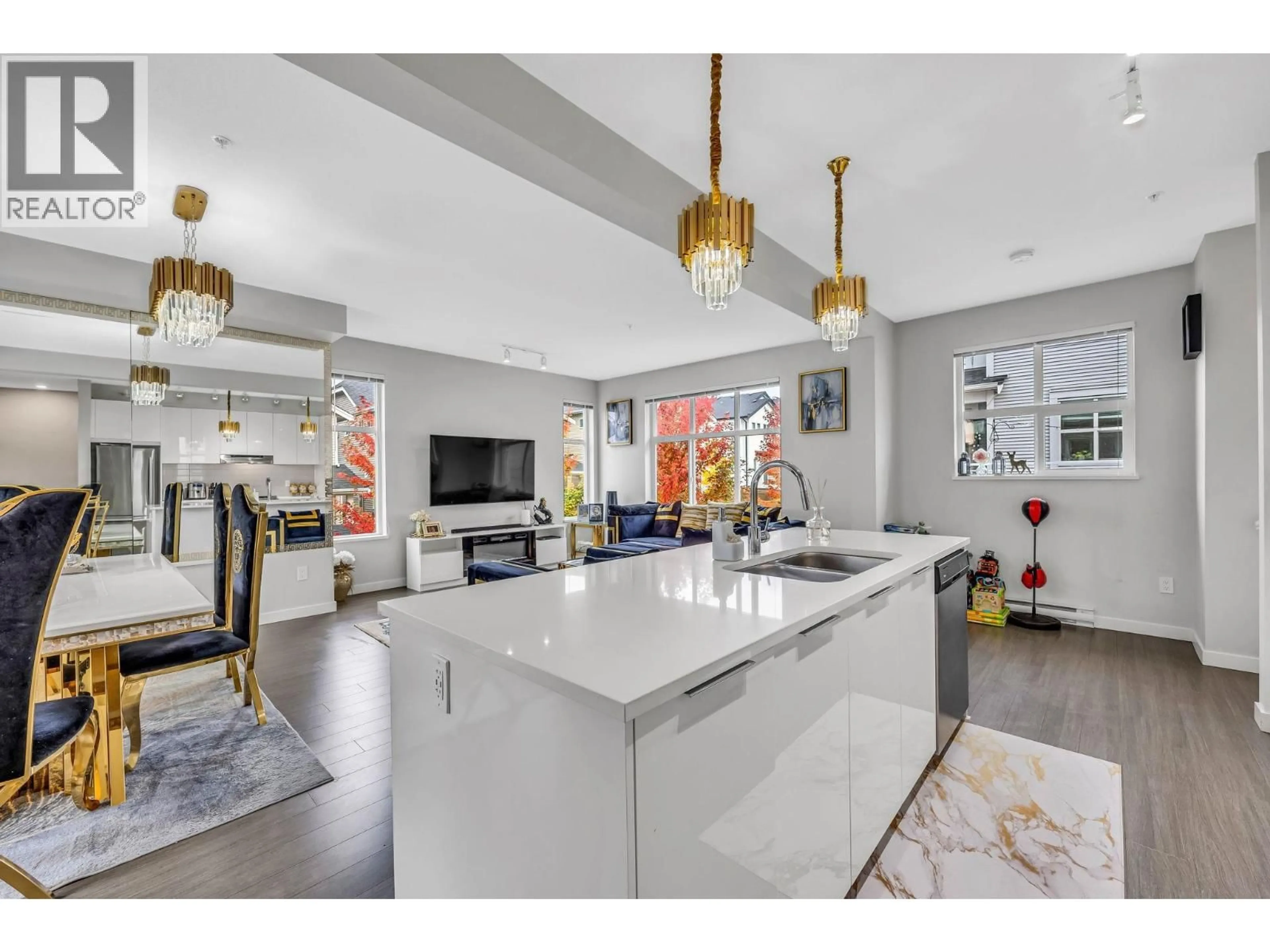 Open concept kitchen, ceramic/tile floor for 1505 - 11295 PAZARENA PLACE, Maple Ridge British Columbia V2X4K9