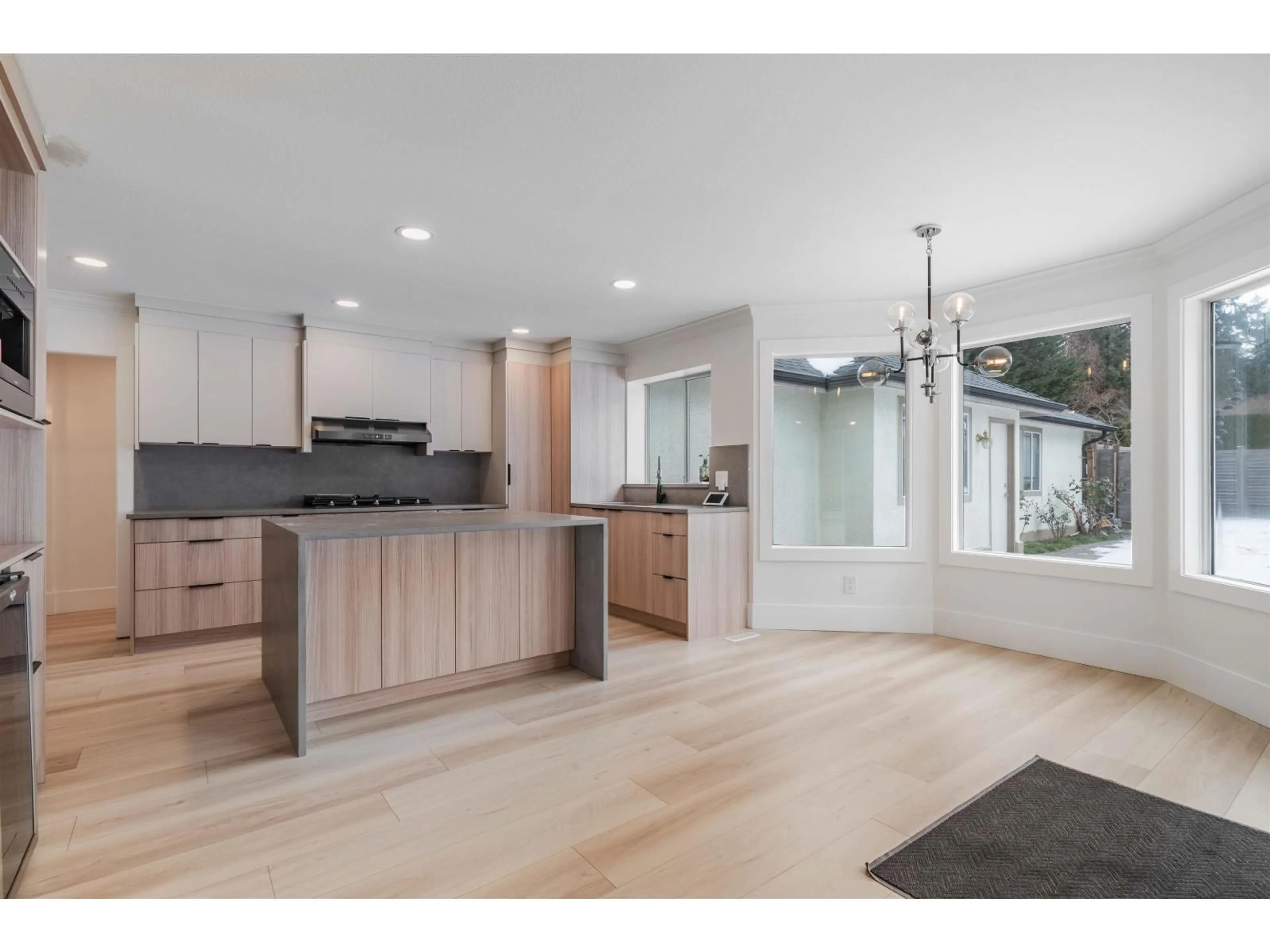 Open concept kitchen, wood/laminate floor for 2892 140, Surrey British Columbia V4P2H9