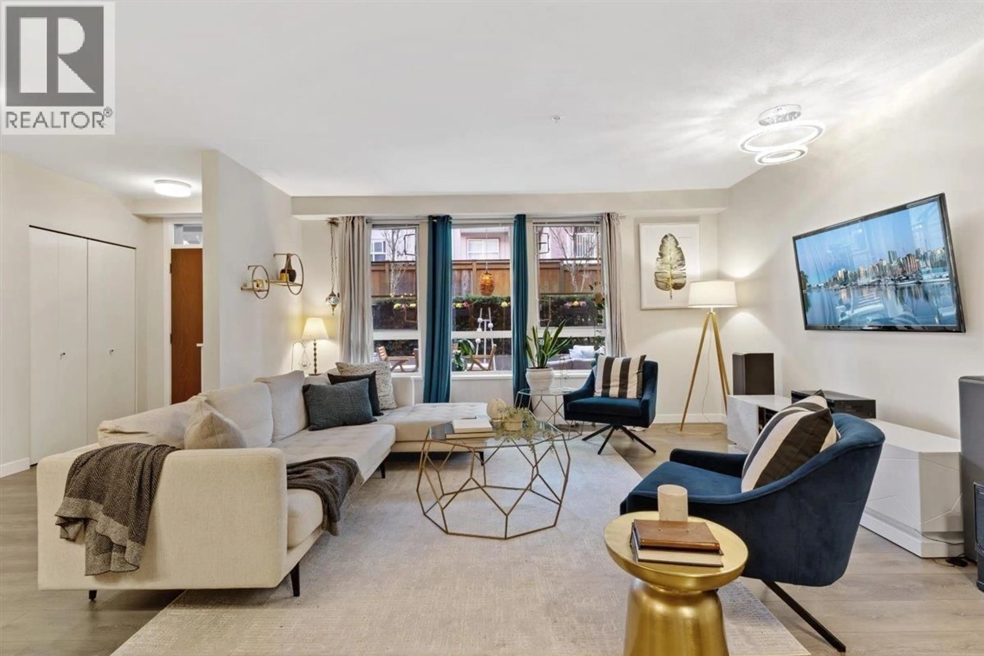 Living room with furniture, unknown for 37 - 3728 THURSTON STREET, Burnaby British Columbia V5H0E6