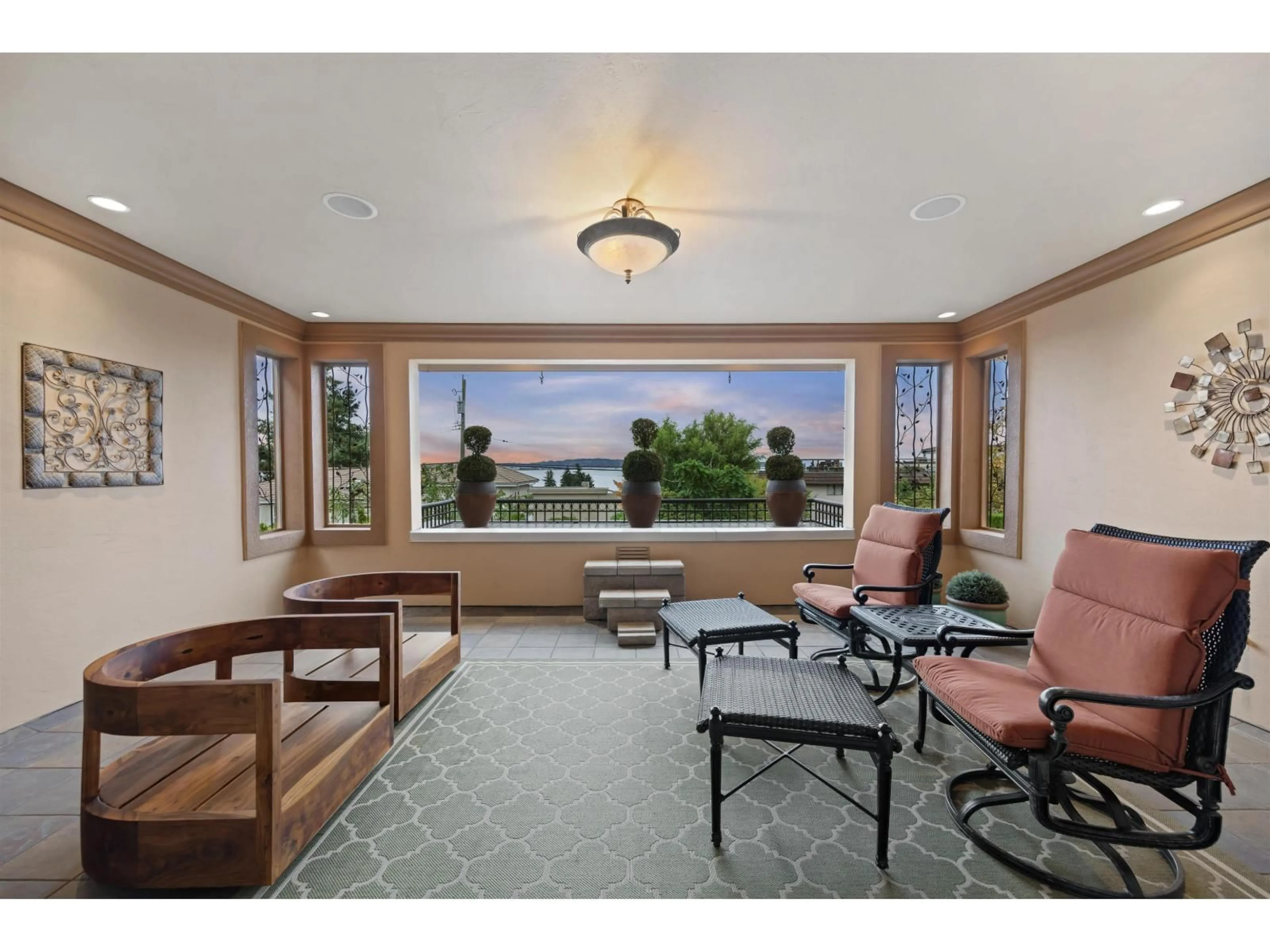 Unknown for 15781 PACIFIC, White Rock British Columbia V4B1S5