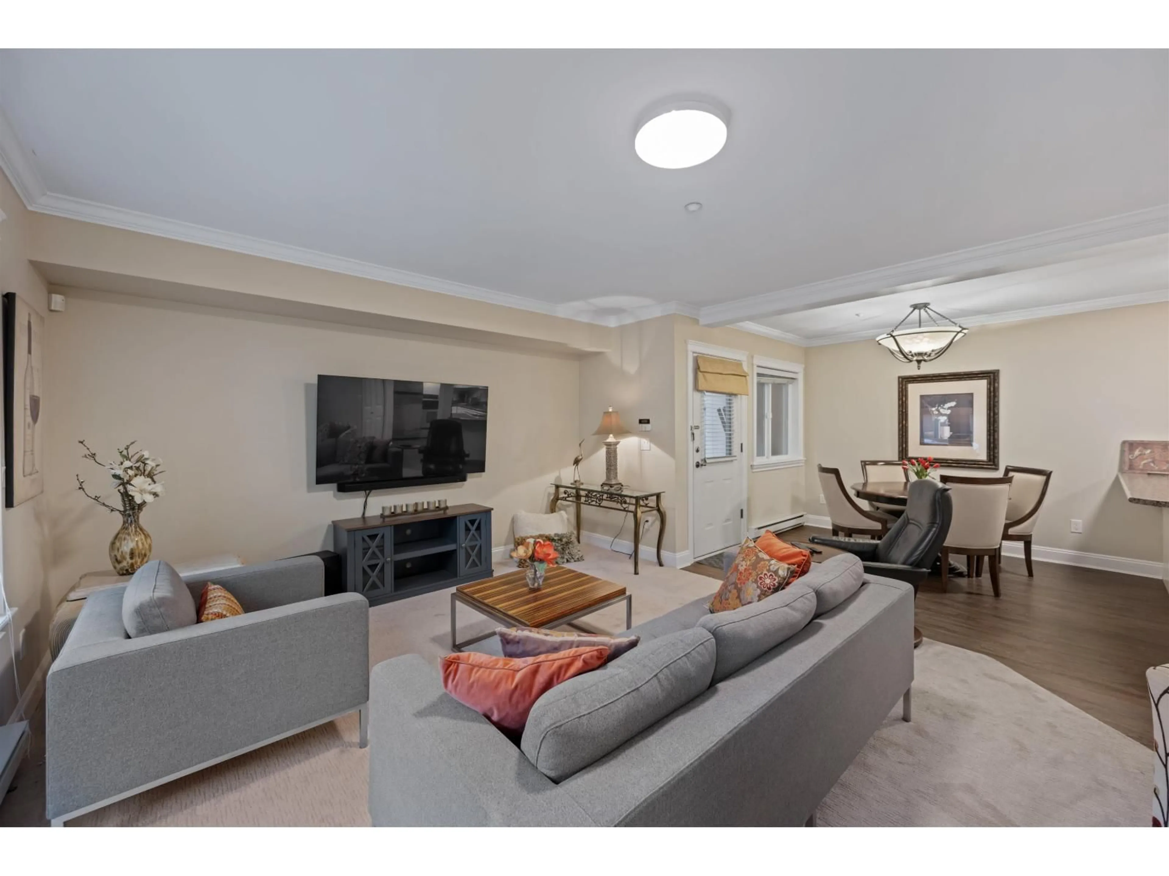 Living room with furniture, unknown for 15781 PACIFIC, White Rock British Columbia V4B1S5