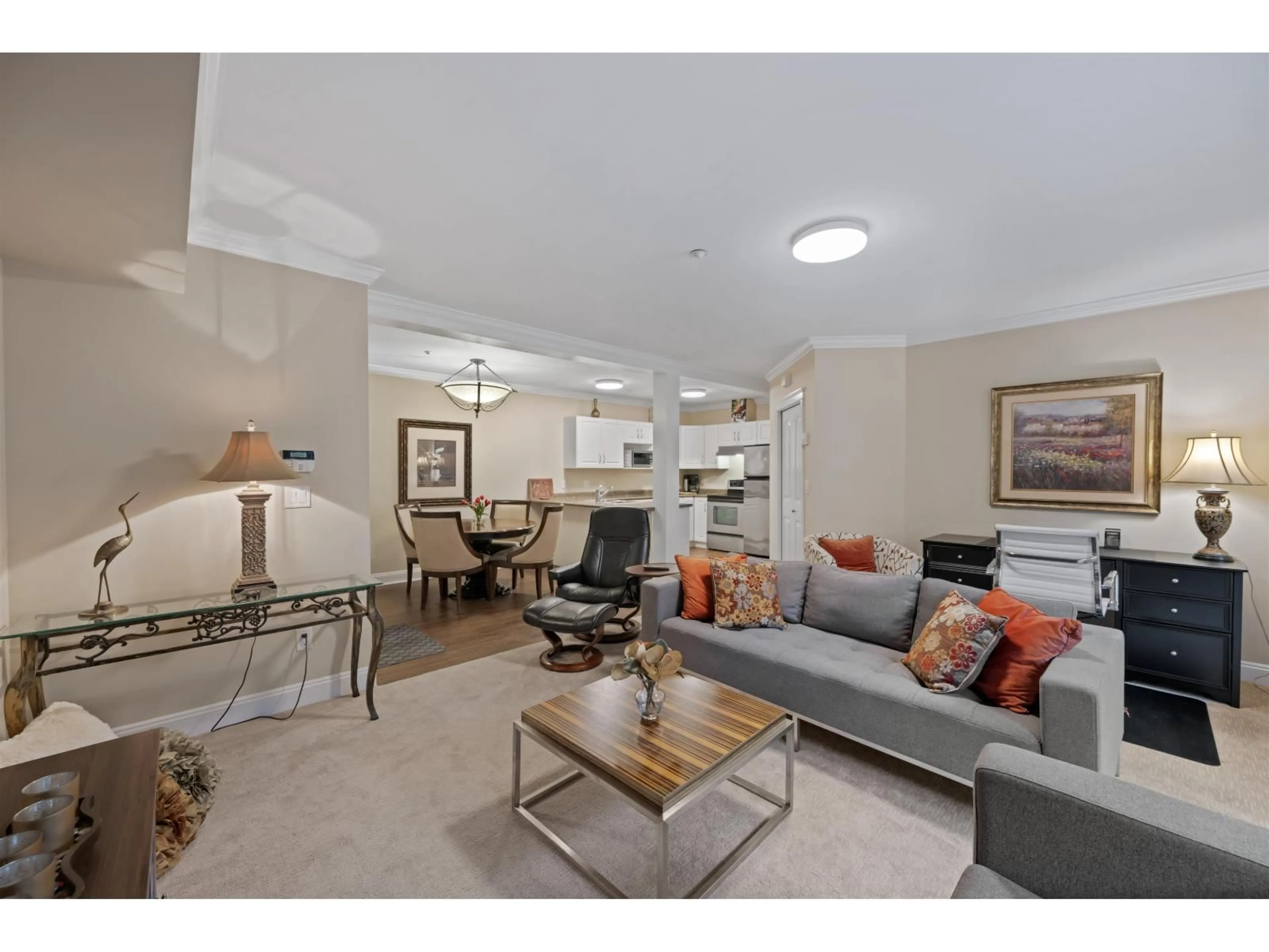 Living room with furniture, unknown for 15781 PACIFIC, White Rock British Columbia V4B1S5