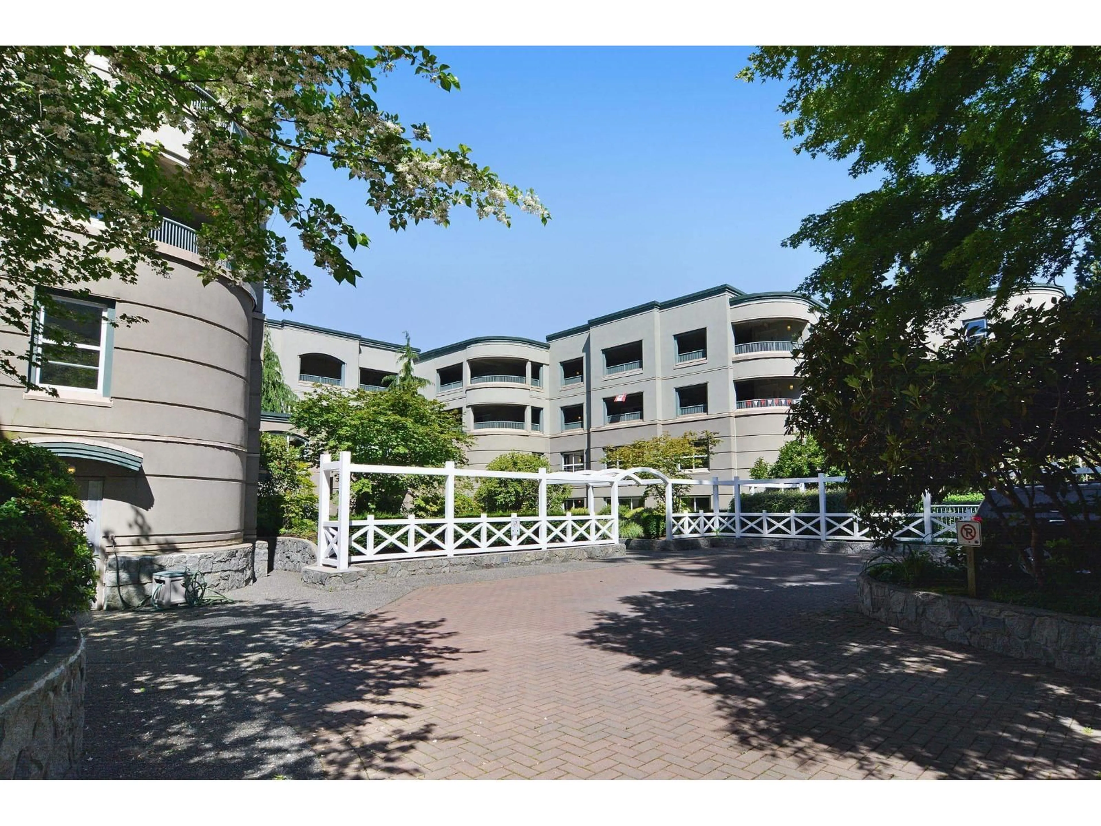 Unknown for 305 - 1725 128, Surrey British Columbia V4A3V2