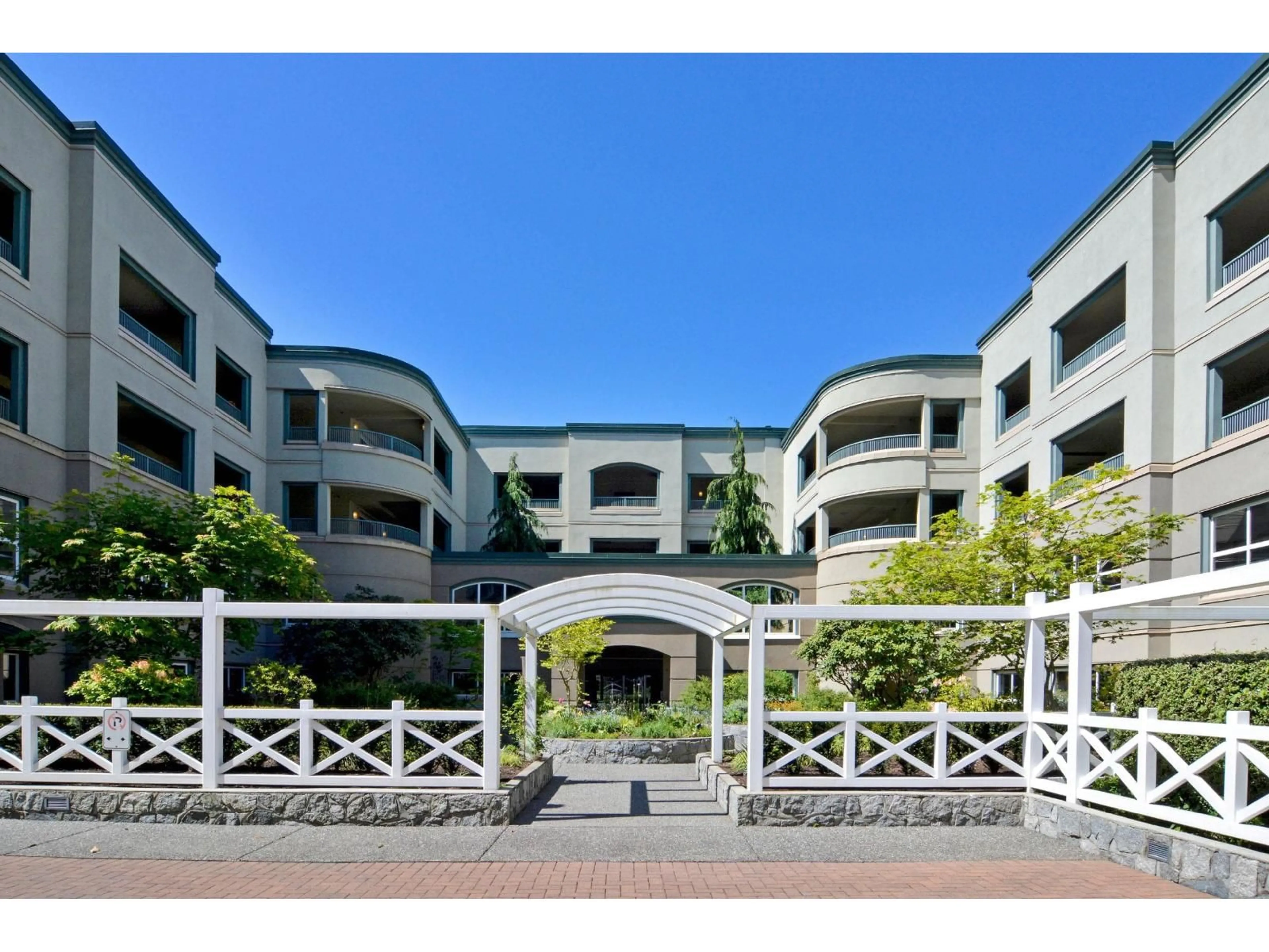 Unknown for 305 - 1725 128, Surrey British Columbia V4A3V2