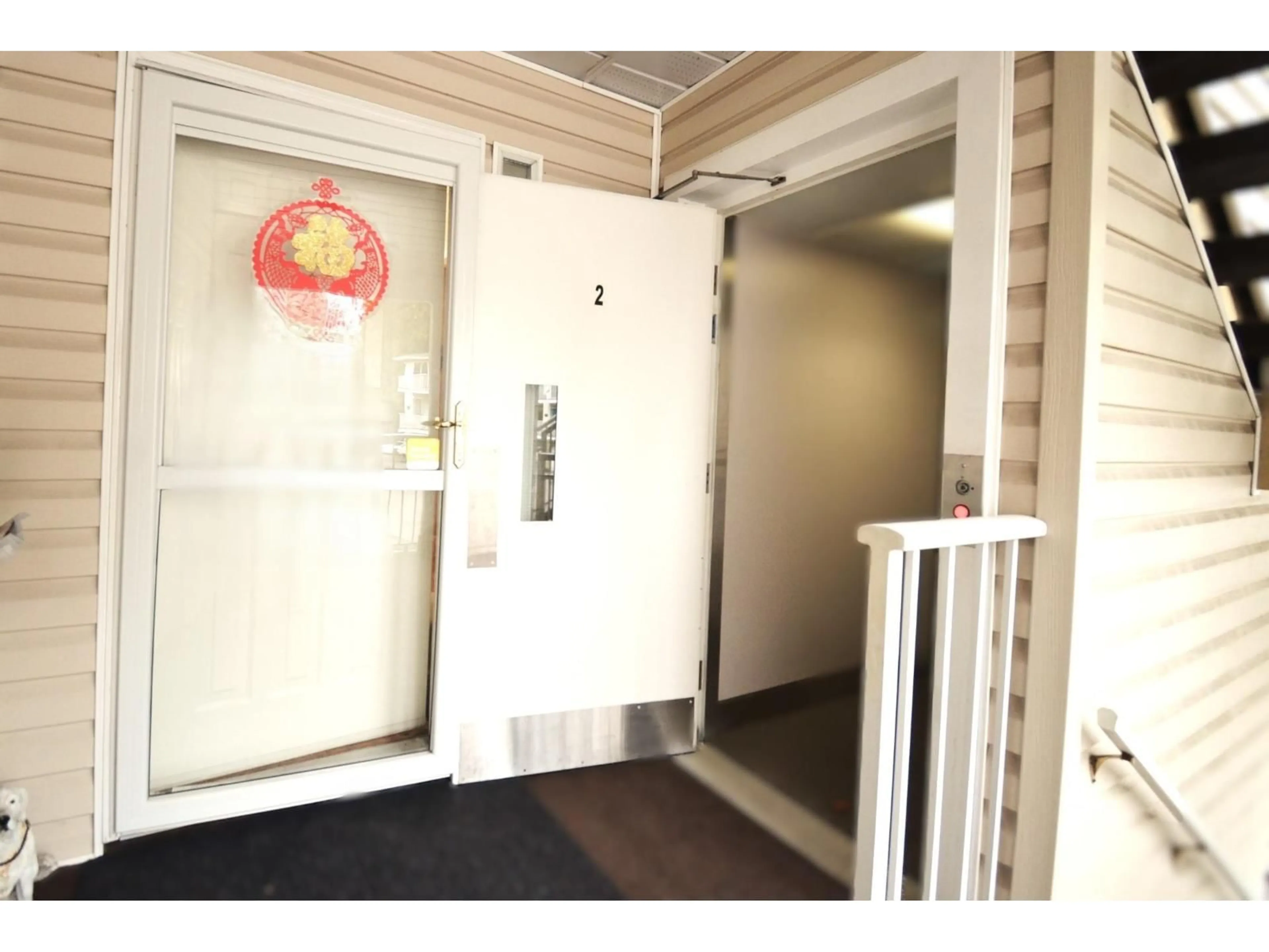 Indoor foyer for 109 - 10584 153, Surrey British Columbia V3R9V1