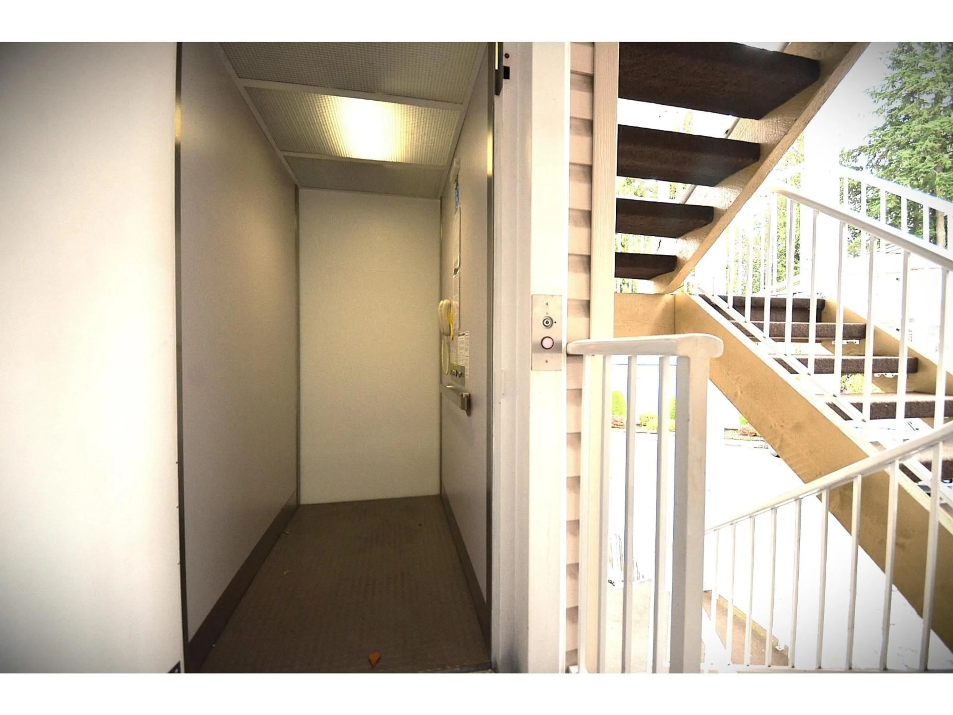 Indoor foyer for 109 - 10584 153, Surrey British Columbia V3R9V1