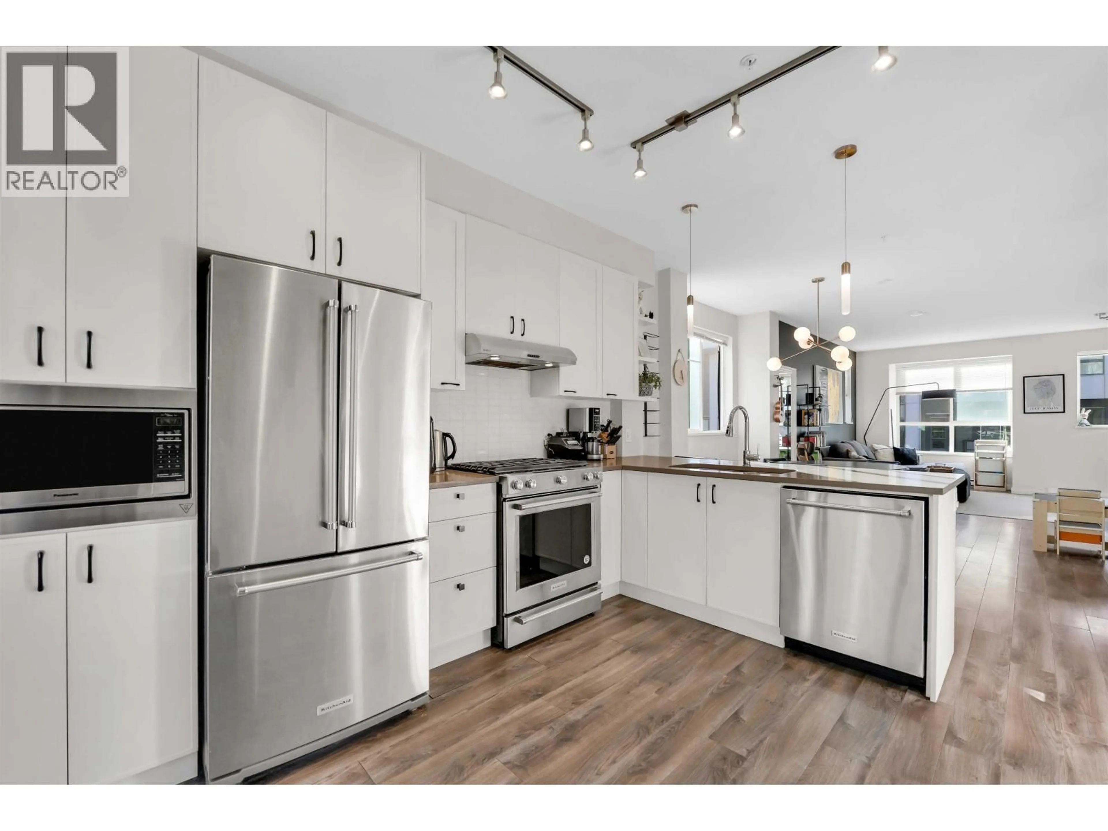 Open concept kitchen, unknown for 38344 SUMMITS VIEW DRIVE, Squamish British Columbia V8B0N4
