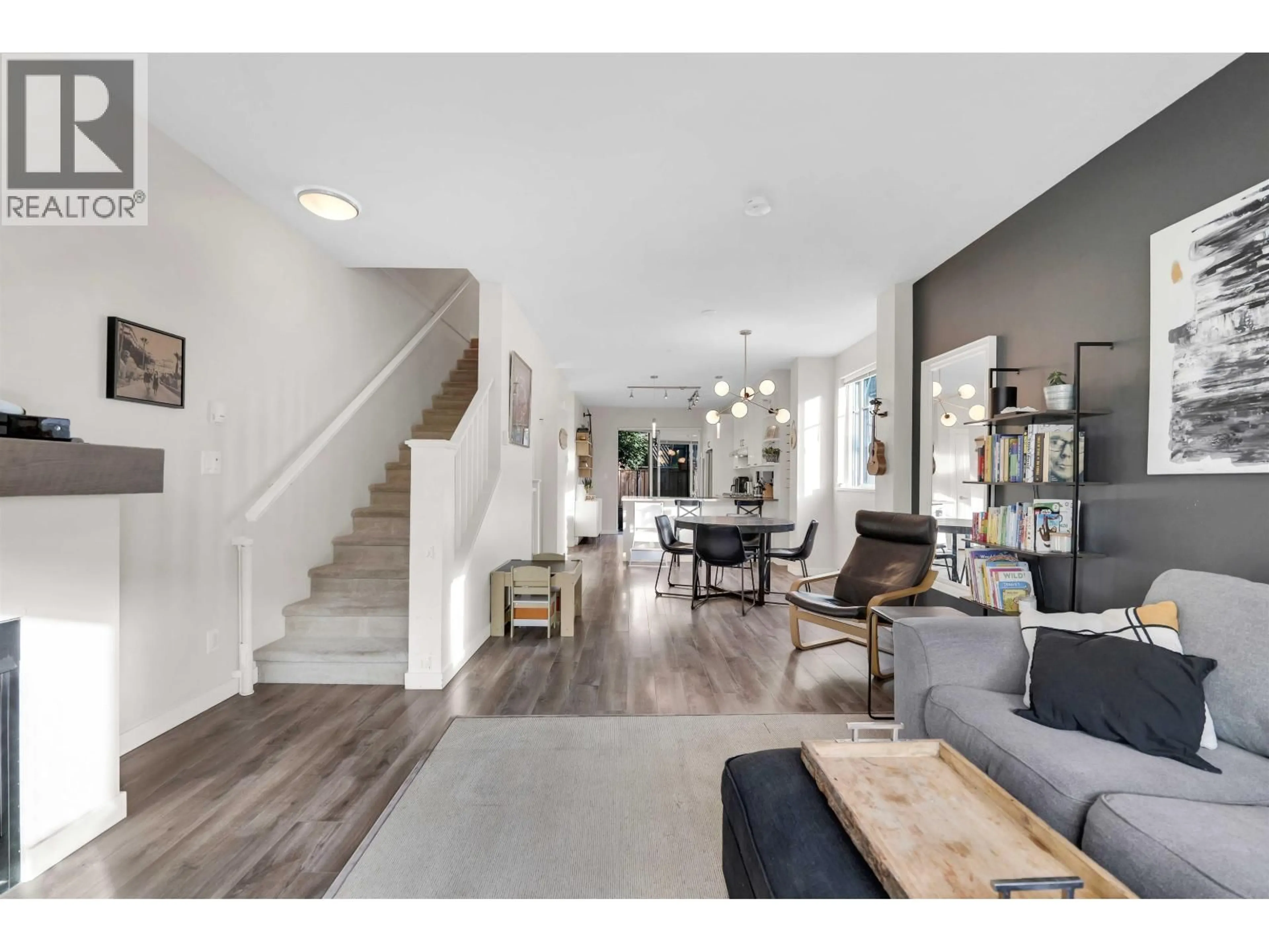 Living room with furniture, unknown for 38344 SUMMITS VIEW DRIVE, Squamish British Columbia V8B0N4