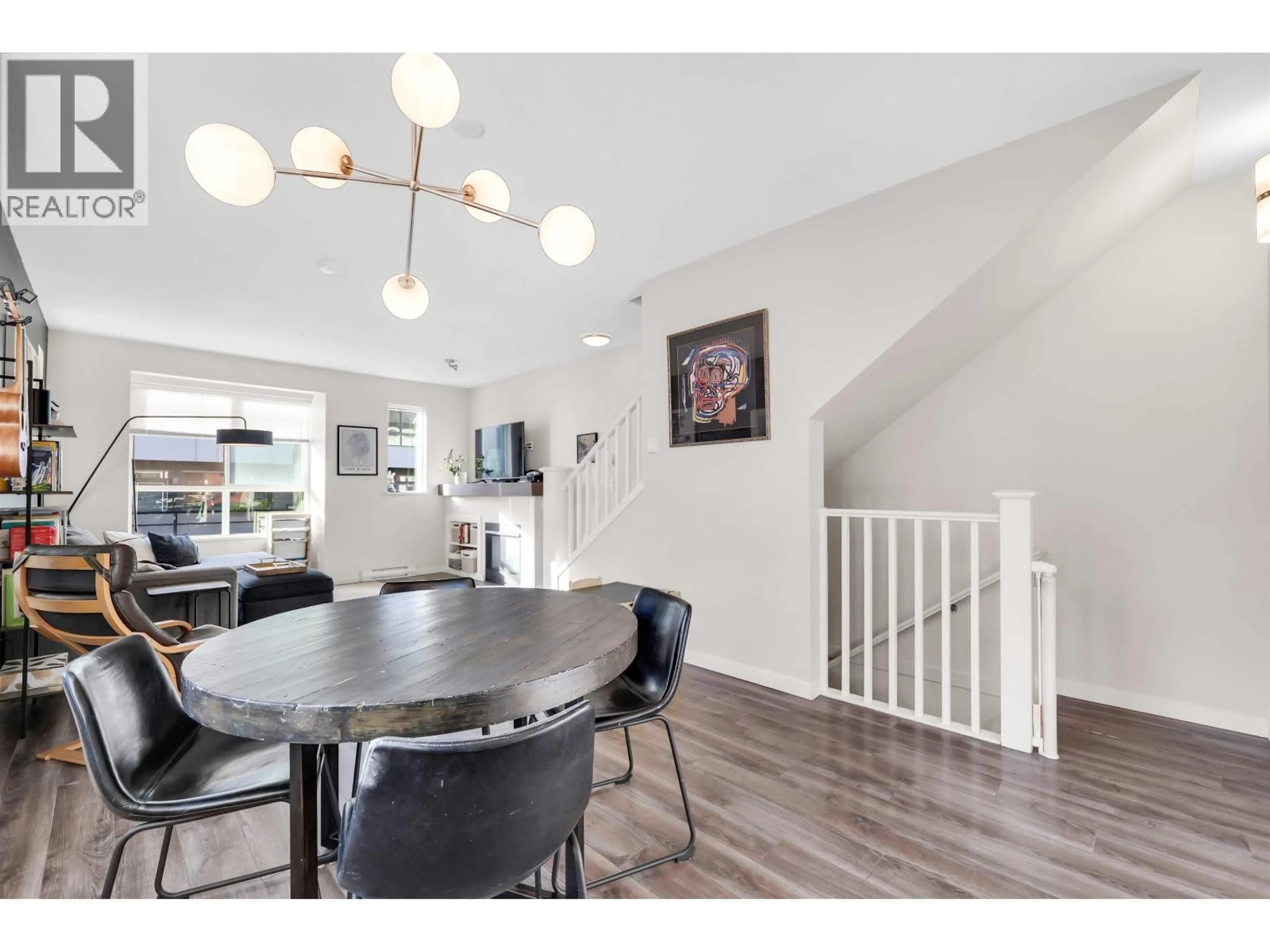 Open concept kitchen, wood/laminate floor for 38344 SUMMITS VIEW DRIVE, Squamish British Columbia V8B0N4