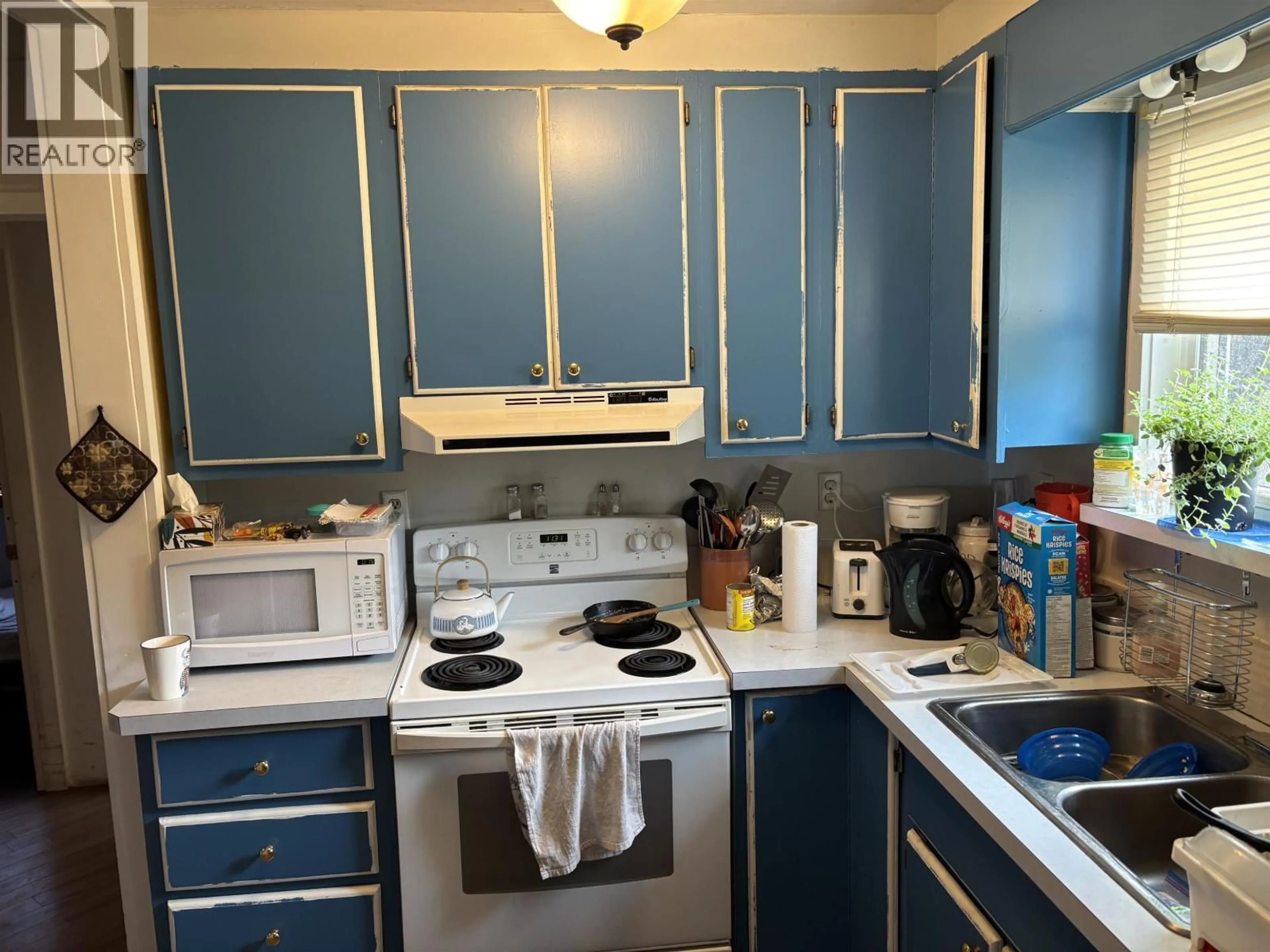 Standard kitchen, wood/laminate floor for 7054 YORK DRIVE, Vanderhoof British Columbia V0J3A2