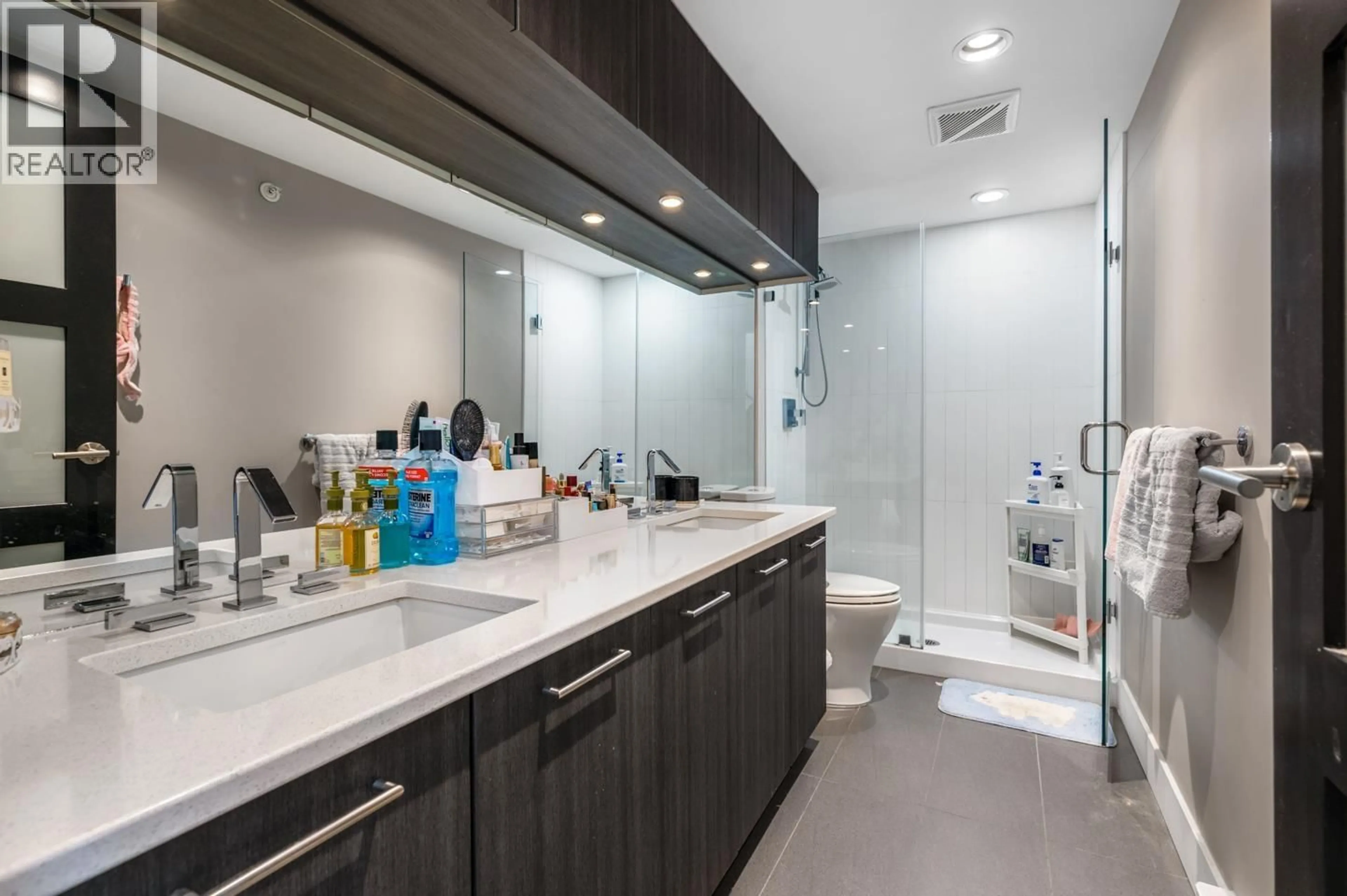 Contemporary bathroom, ceramic/tile floor for 402 - 220 SALTER STREET, New Westminster British Columbia V3M0H4
