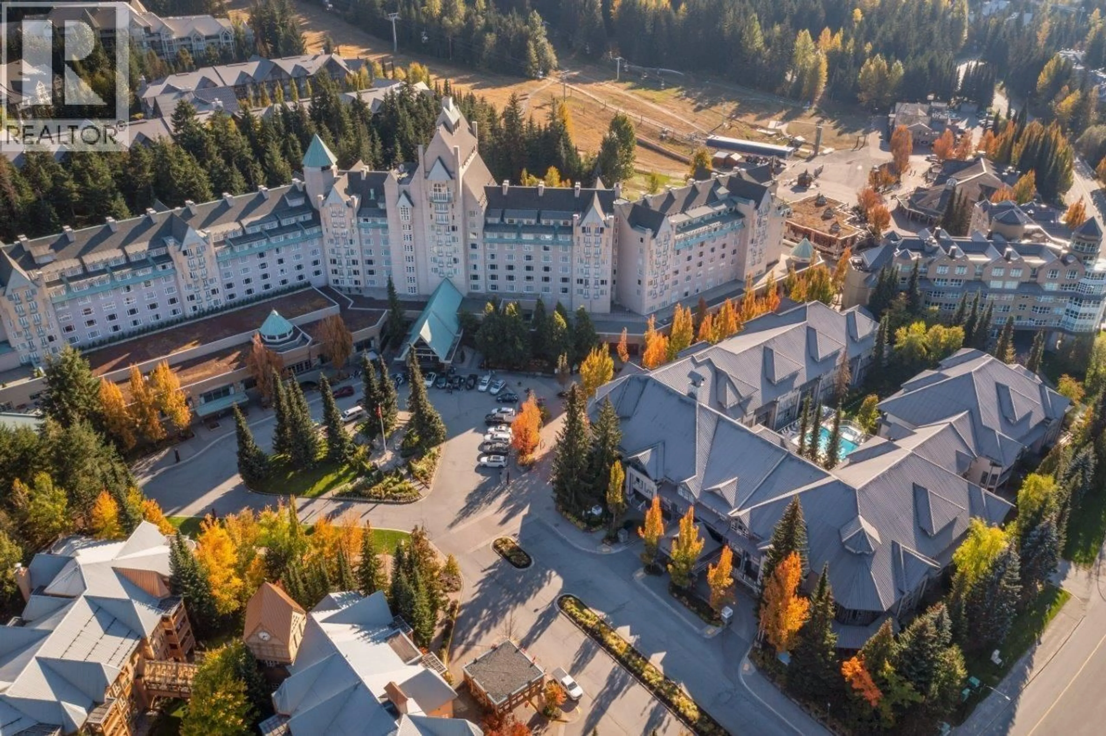 A pic from outside/outdoor area/front of a property/back of a property/a pic from drone, mountain view for 321 - 4573 CHATEAU BOULEVARD, Whistler British Columbia V0N1B4