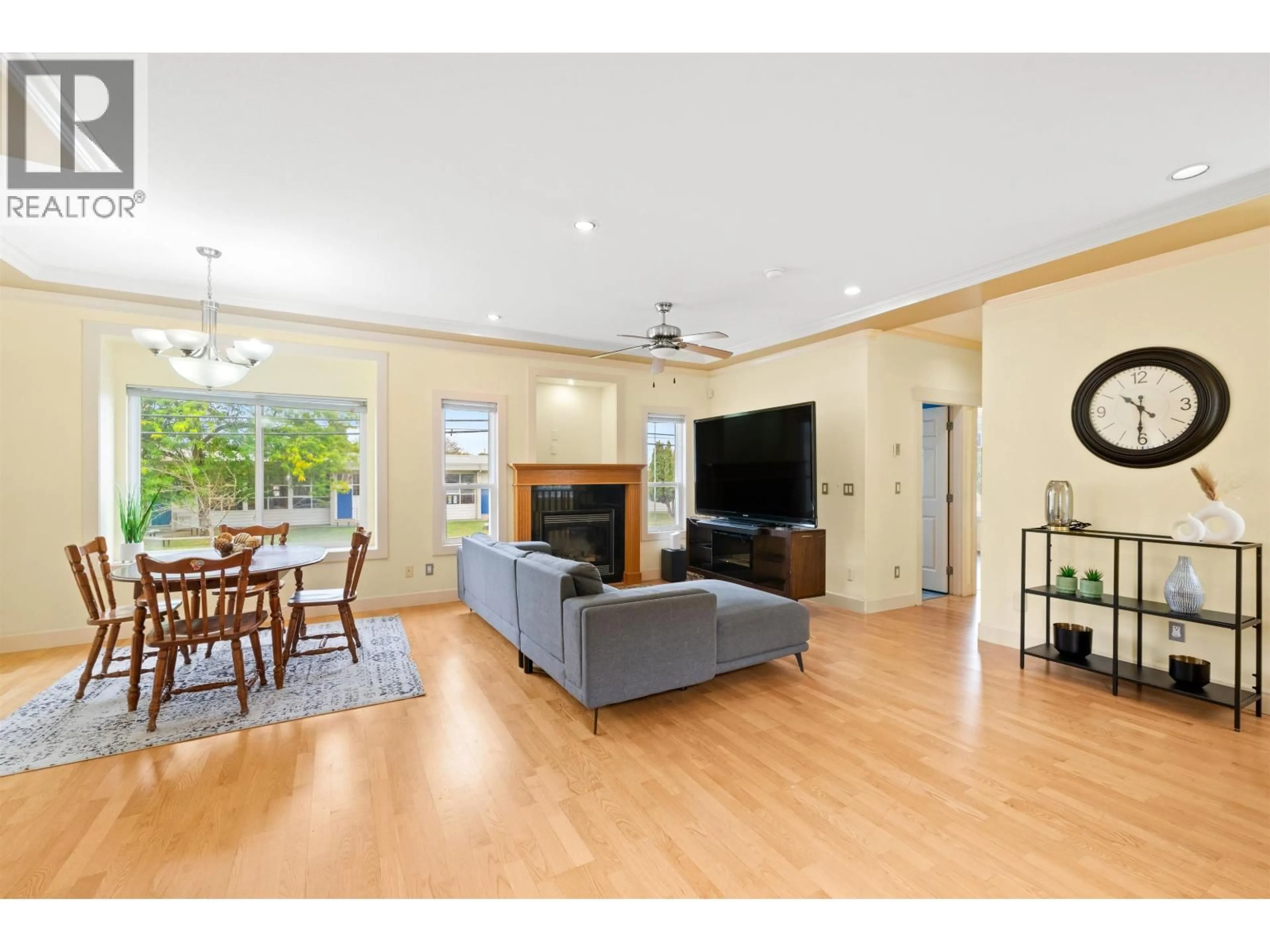 Living room with furniture, wood/laminate floor for 3806 PINE STREET, Burnaby British Columbia V5G1Z2