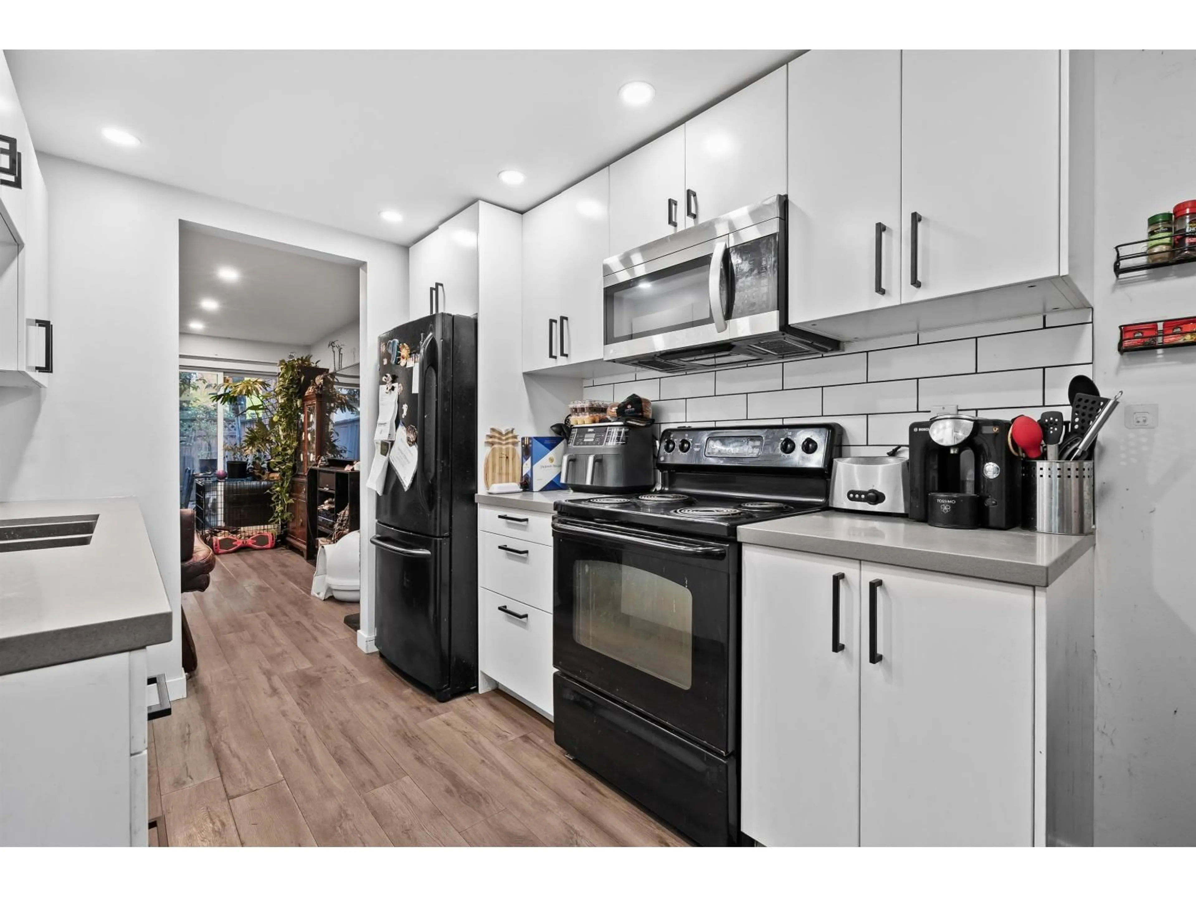 Open concept kitchen, unknown for 144 - 7470 138, Surrey British Columbia V3W6G4