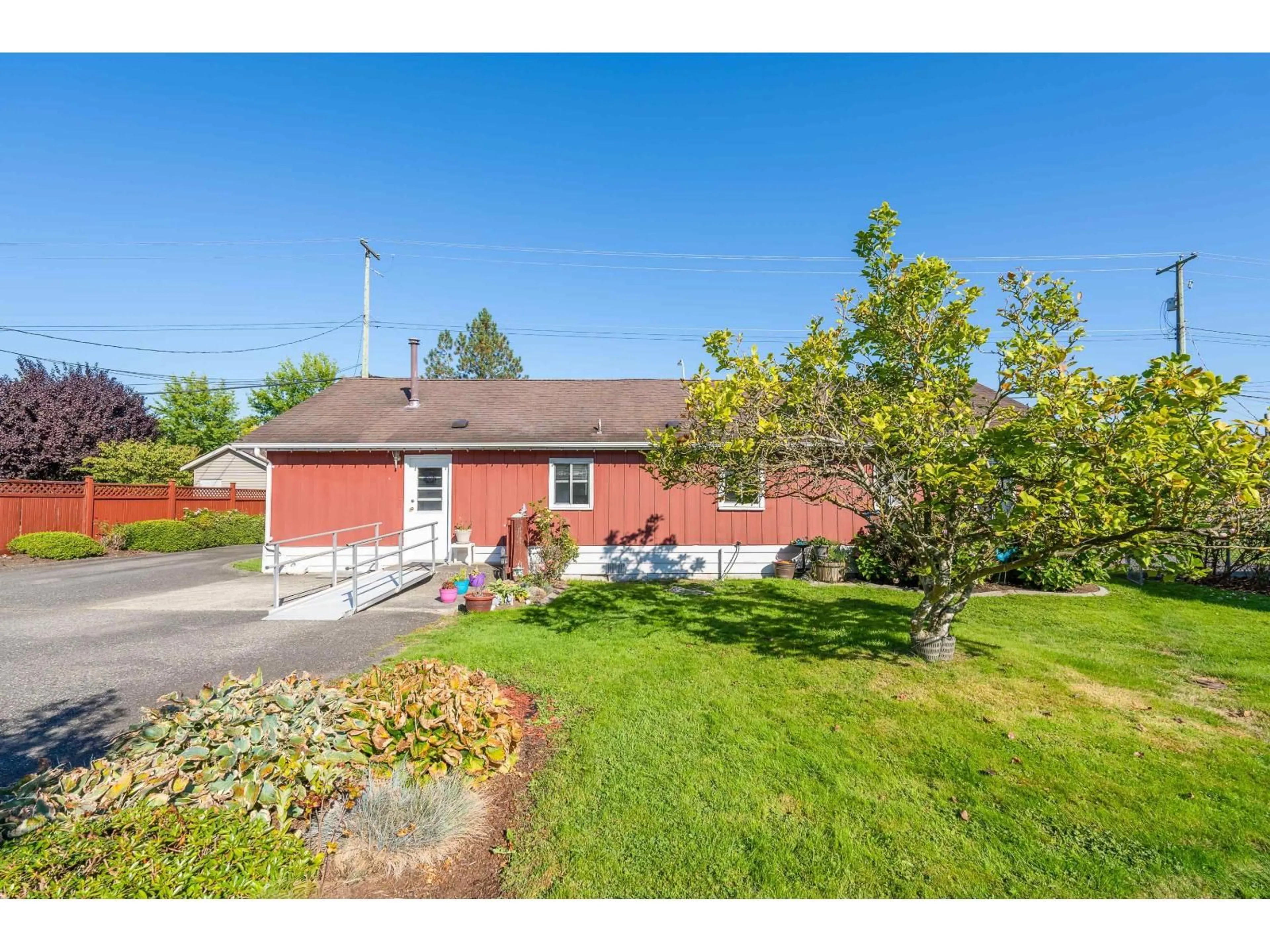 A pic from outside/outdoor area/front of a property/back of a property/a pic from drone, street for 6282 175B, Surrey British Columbia V3S5Z4