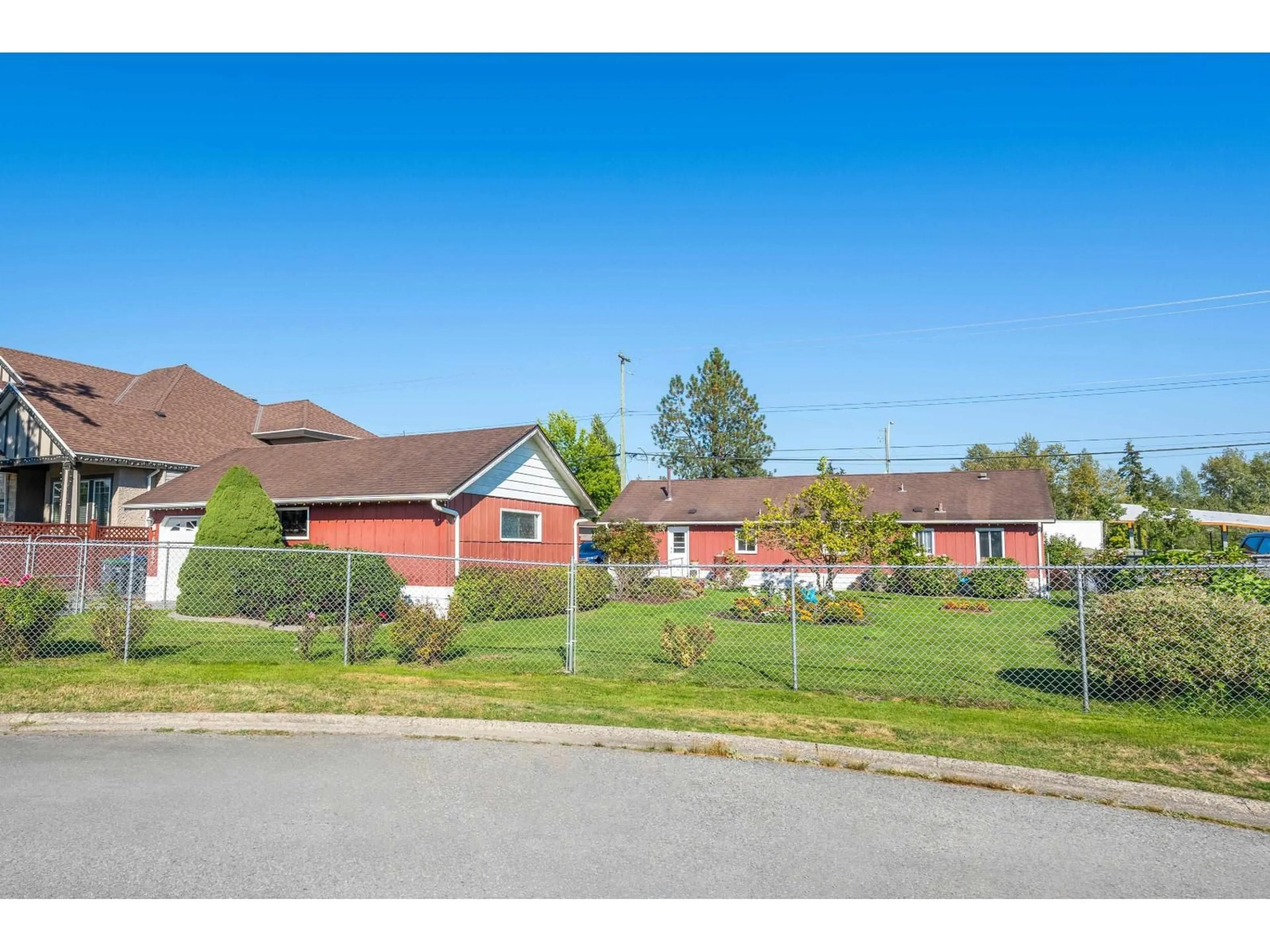 A pic from outside/outdoor area/front of a property/back of a property/a pic from drone, street for 6282 175B, Surrey British Columbia V3S5Z4